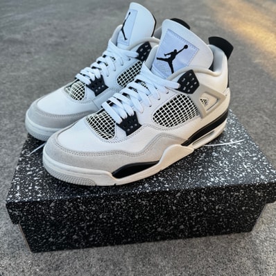 Nike Air Jordan 4 "Military Black"