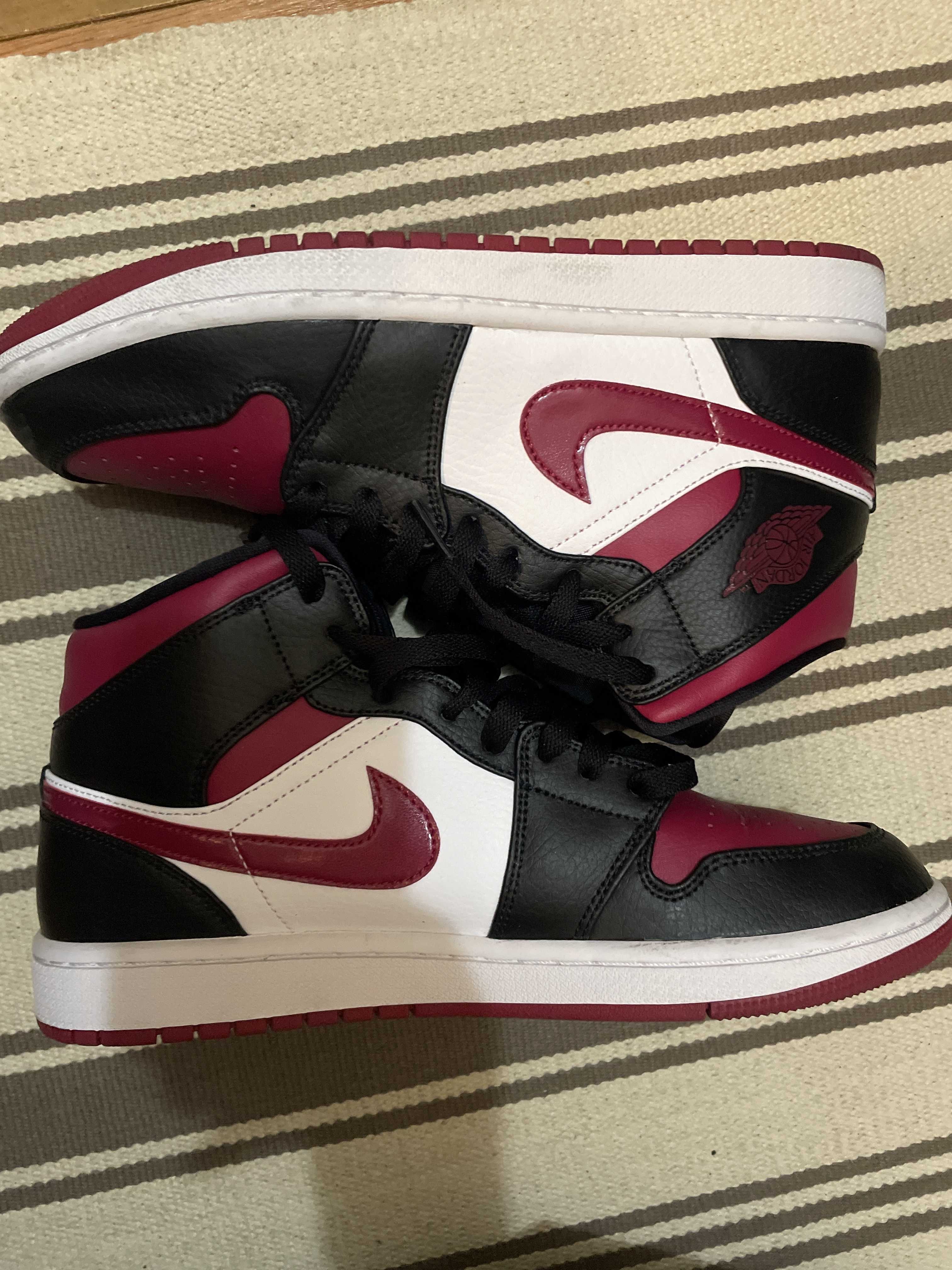 NIKE AIR JORDAN 1 MID "BLACK/RED/WHITE"