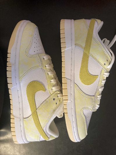 NIKE Women's DUNK LOW "YELLOW STRIKE"