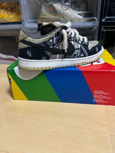 Travis Scott × Nike SB Dunk Low "Black/Parachute Beige"