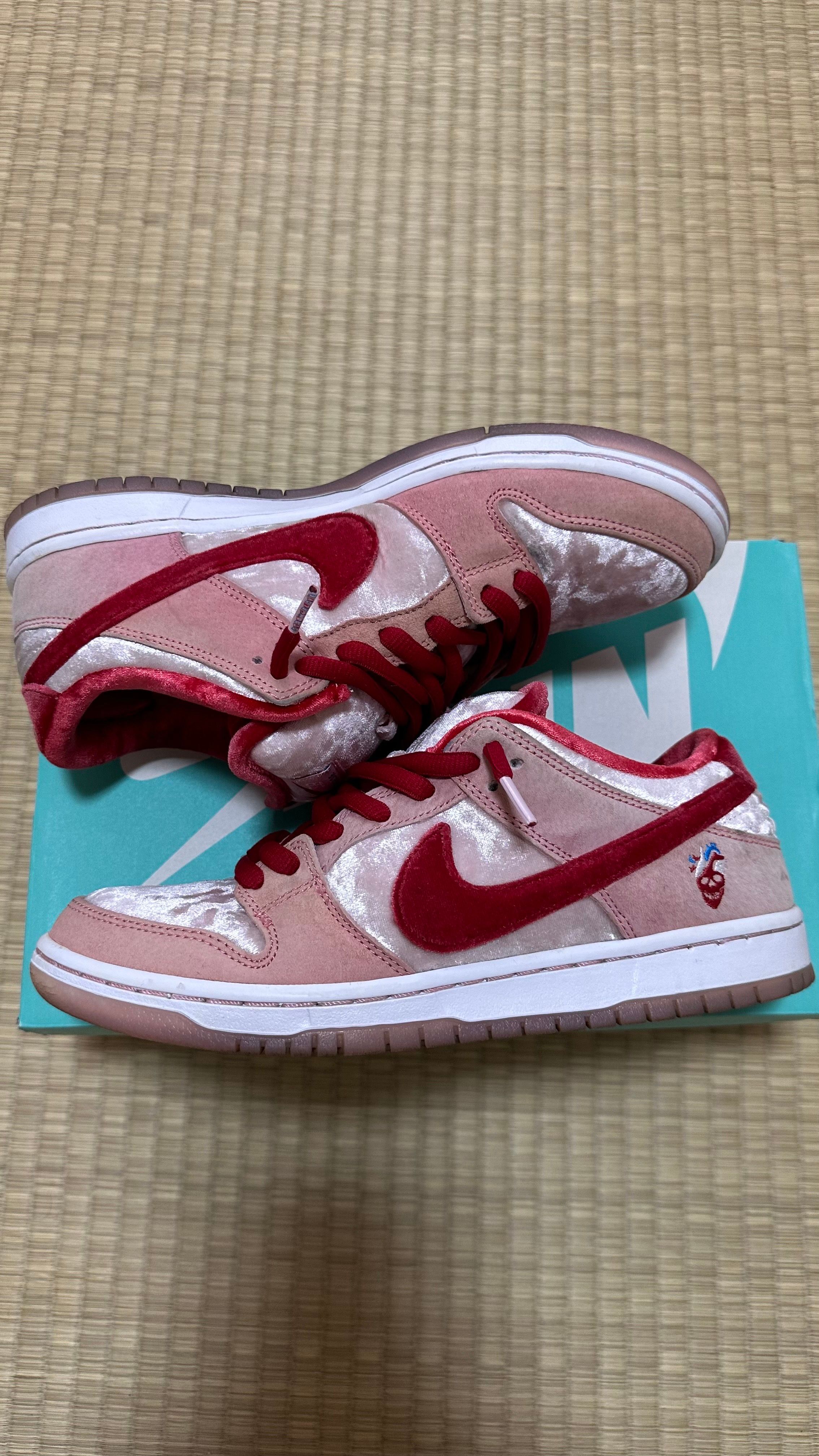 Strangelove × Nike SB Dunk Low "Valentine’s Day"