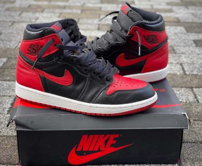 Nike Air Jordan 1 Retro High OG "Bred/Banned" (2016)