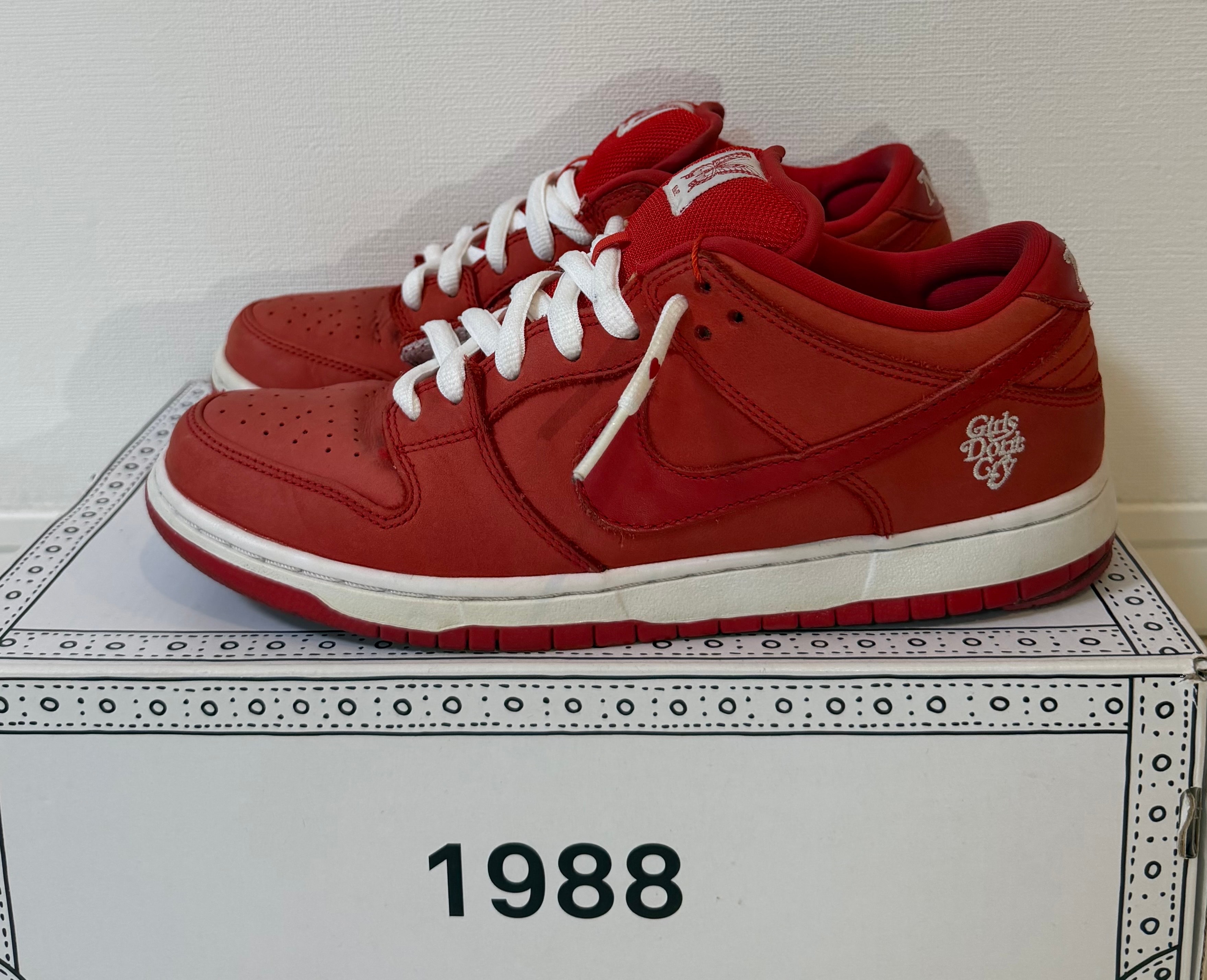 Girls Don't Cry × Nike SB Dunk Low Pro QS "Red" / VERDY