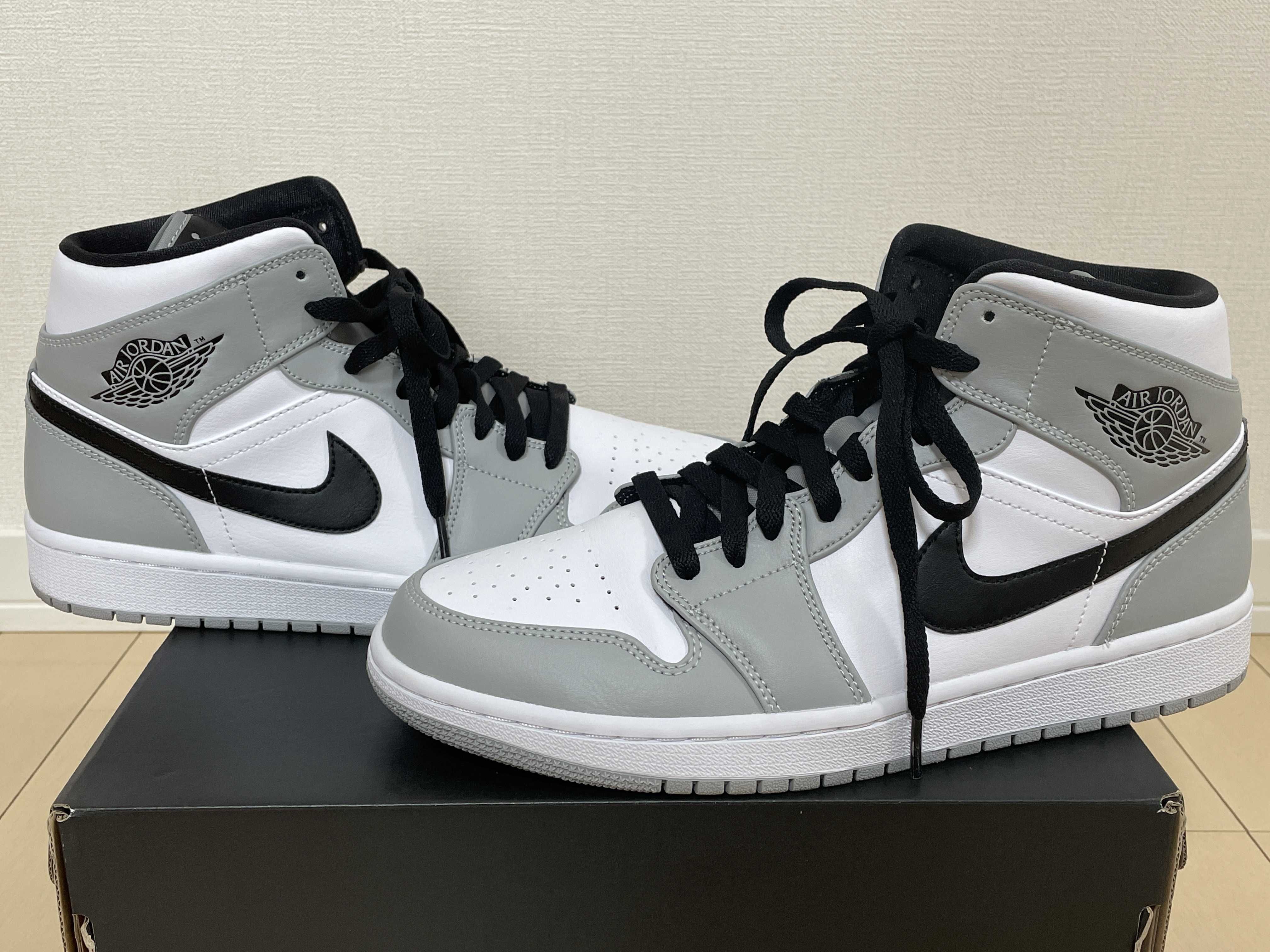 Nike Air Jordan 1 Mid "Light Smoke Grey/White/Black"