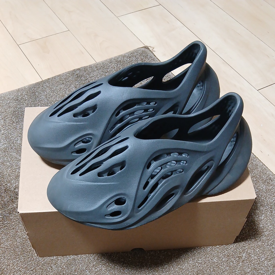 イージー イージー フォームランナー (YEEZY Yeezy Foam Runner) の