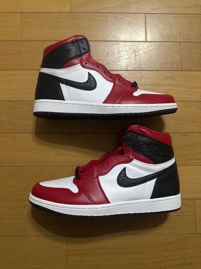 Nike Women's Air Jordan 1 High OG "Satin Red"