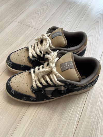 Travis Scott × Nike SB Dunk Low "Black/Parachute Beige"
