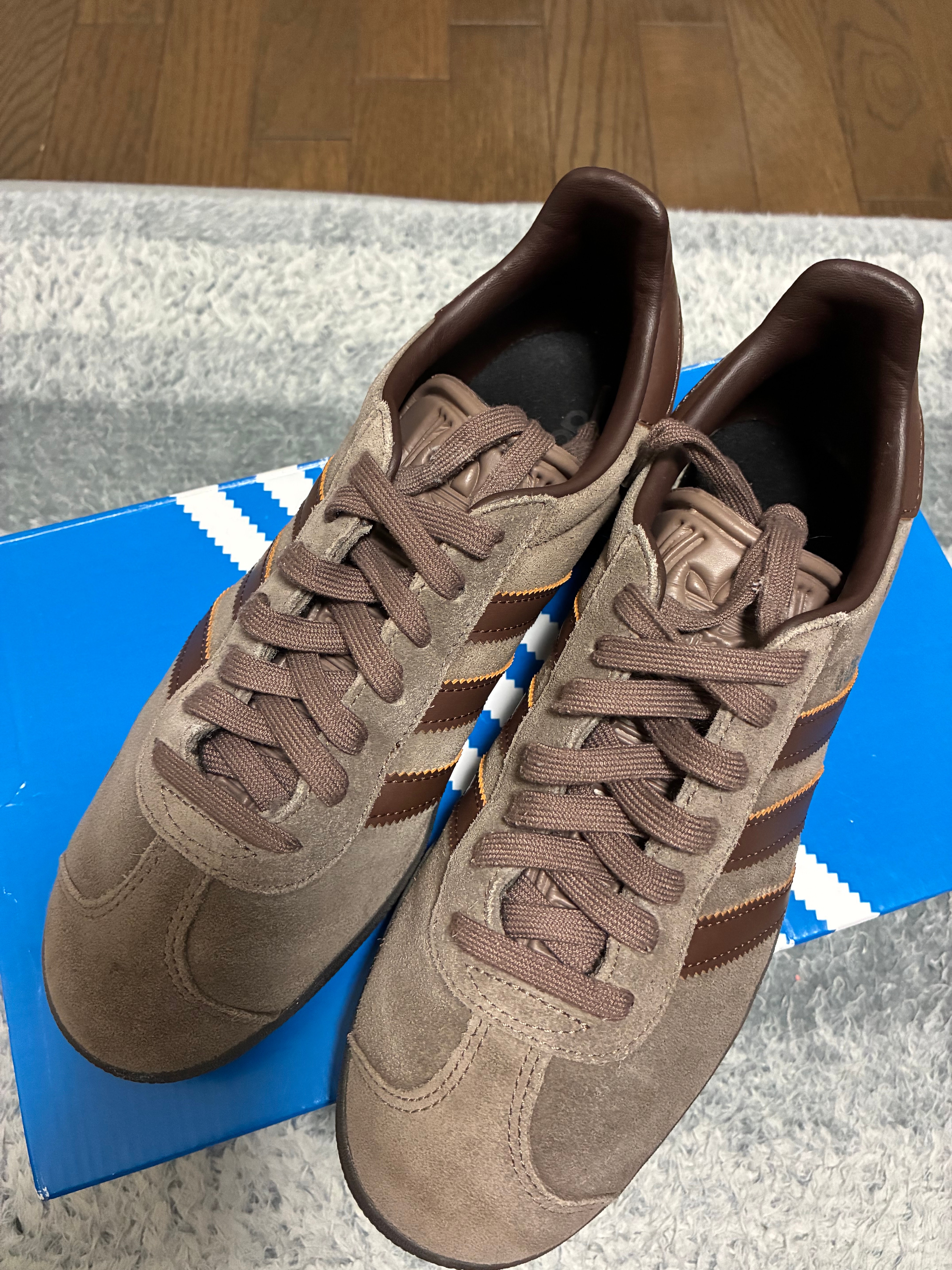 アディダス ガゼル "アースストレータ/ブラウン/ガム"