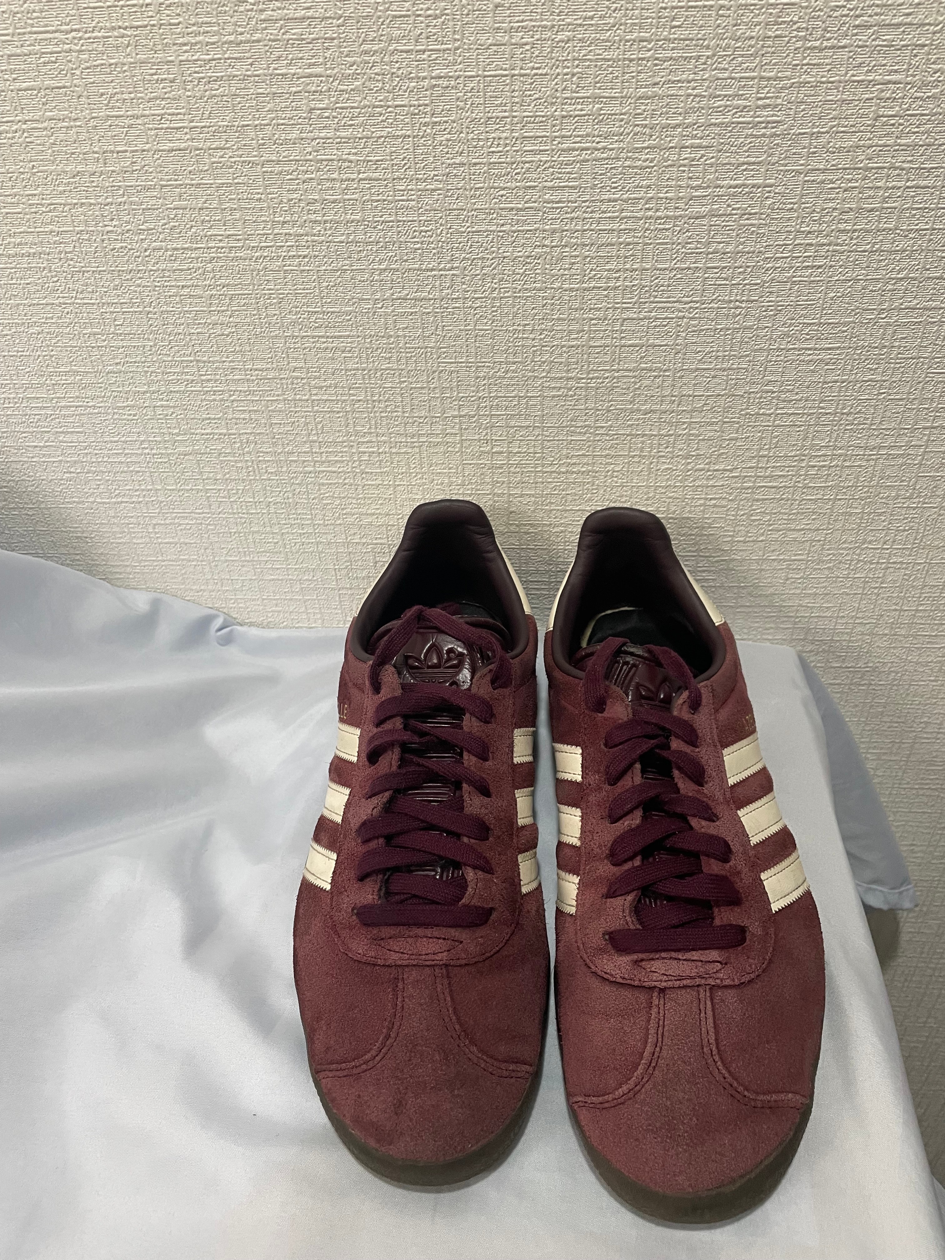 アディダス オリジナルス ガゼル "マルーン/チョークホワイト/ガム"