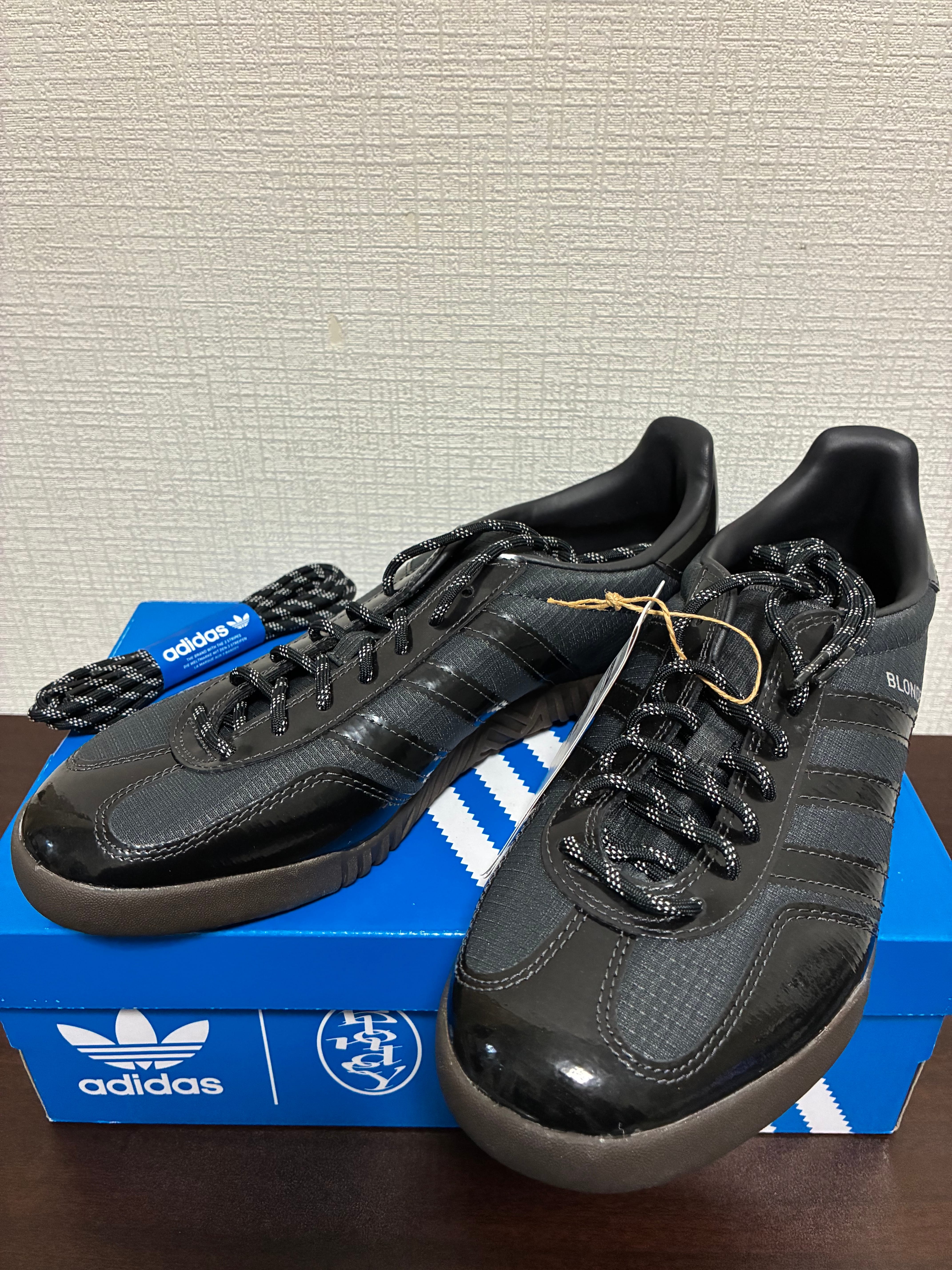 ブロンディ × アディダス ガゼル インドア 