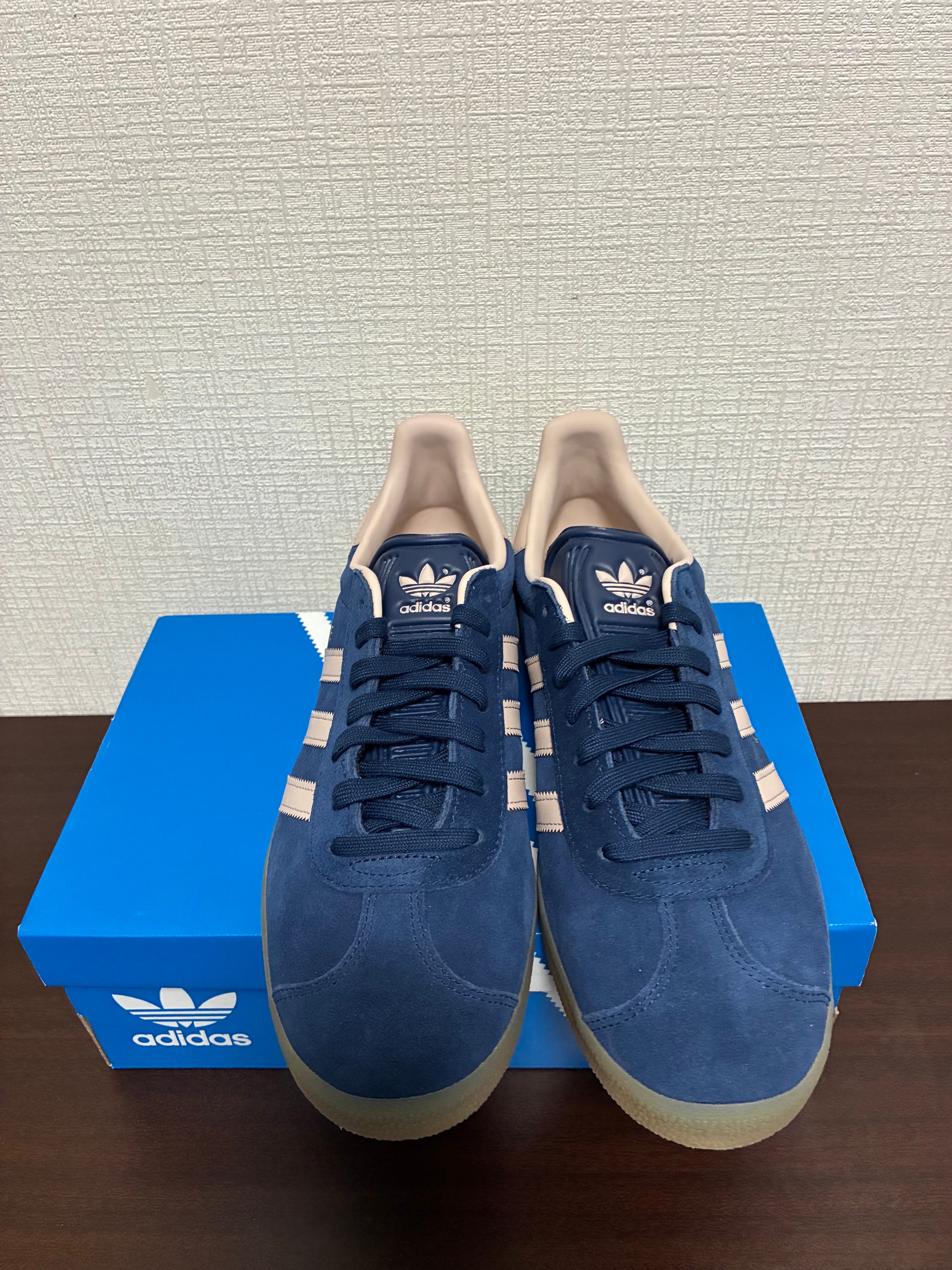 アディダス ガゼル "ナイトインディゴ/ワンダートープ/ガム"