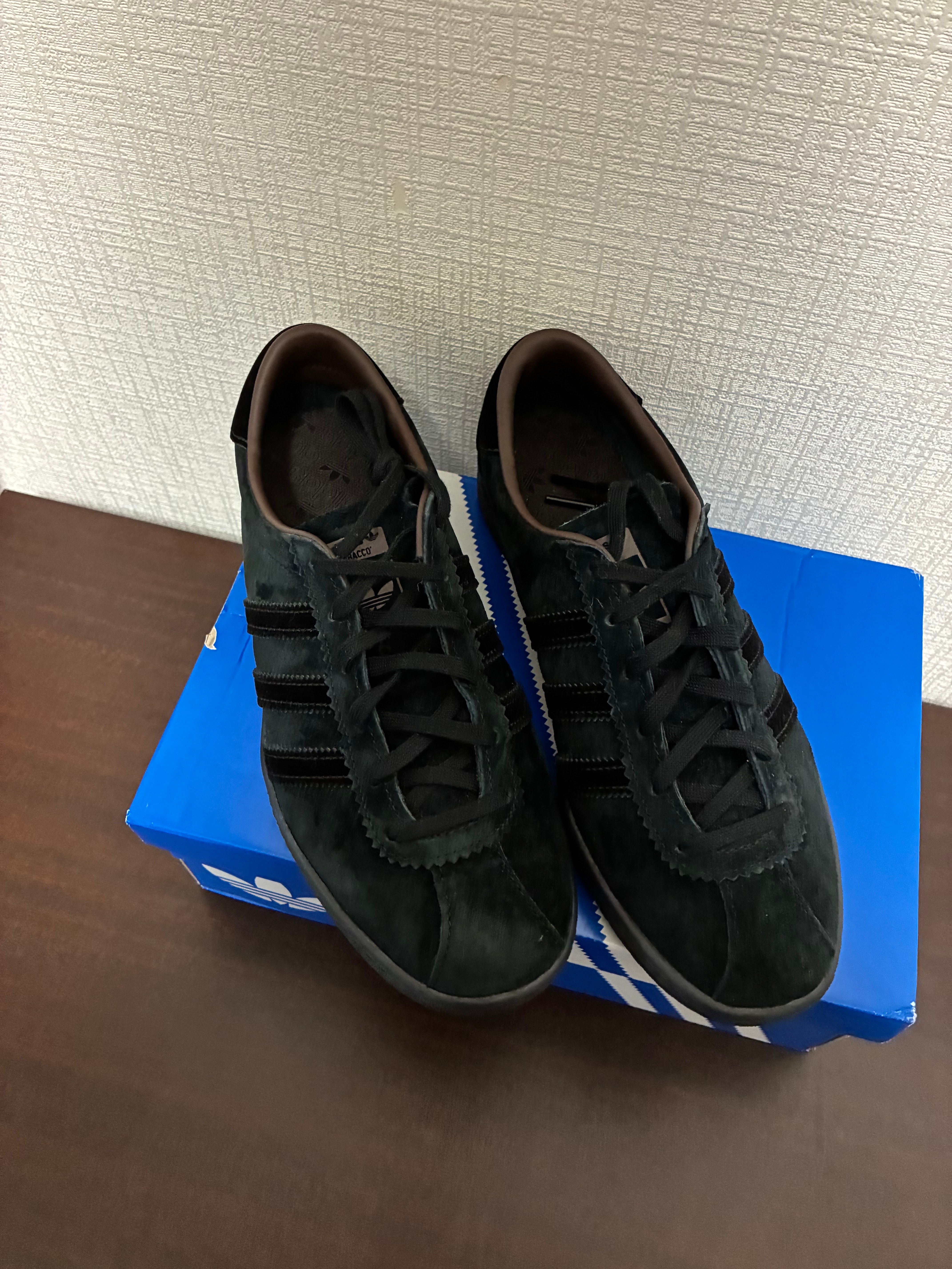 アディダス タバコ "コアブラック/ダークブラウン"