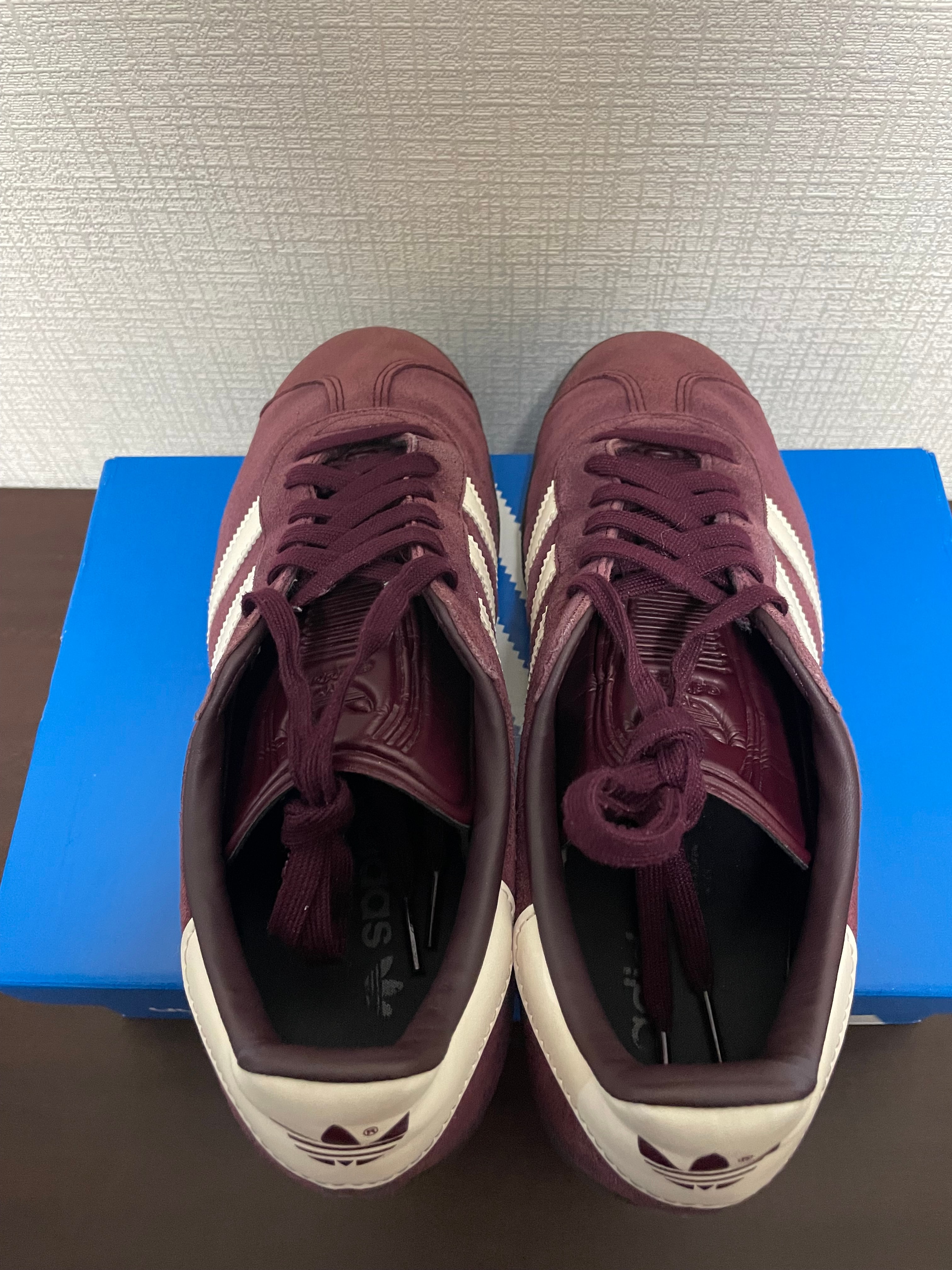 アディダス ガゼル "マルーン/チョークホワイト/ガム"