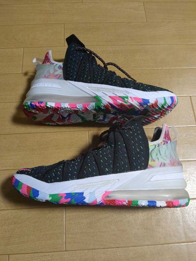 NIKE LEBRON 18