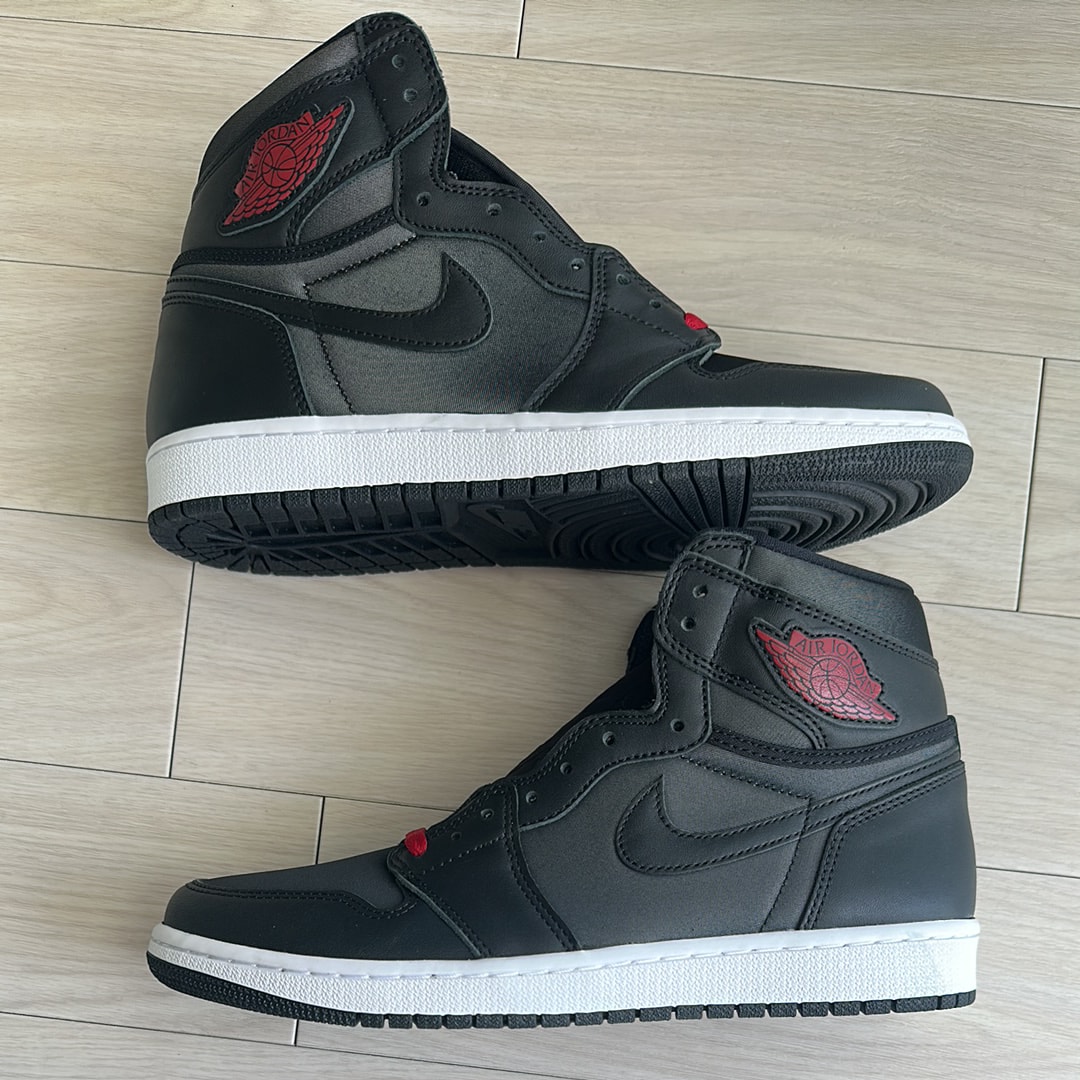 Nike Air Jordan 1 Retro High OG "Black/Metallic Silver/Gym Red"