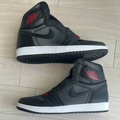Nike Air Jordan 1 Retro High OG "Black/Metallic Silver/Gym Red"