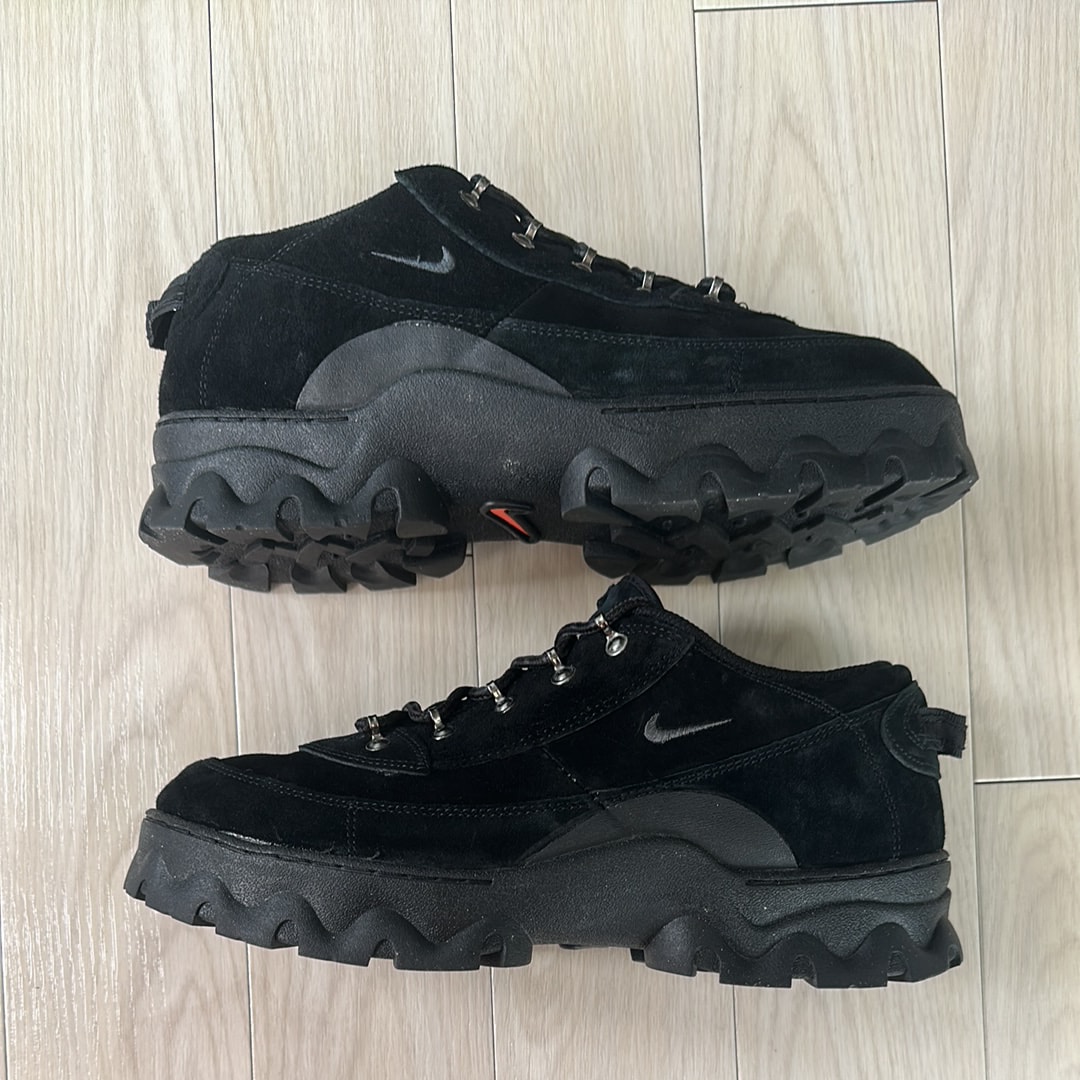 ナイキ ウィメンズ ラハール ロー "ブラック"