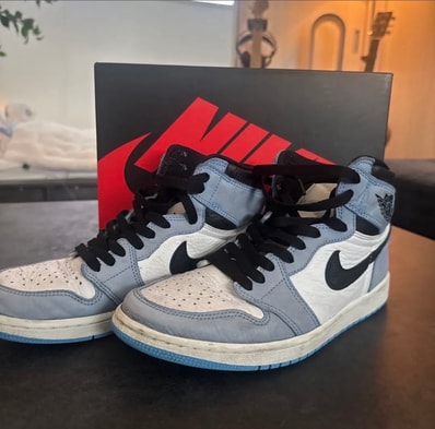 Nike Air Jordan 1 High OG "University Blue"