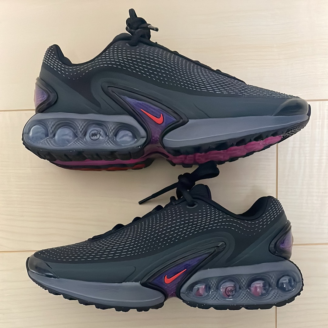 ナイキ ウィメンズ エアマックスDN "アンスラサイト/ダークスモークグレー/メタリックシルバー/ライトクリムゾン"