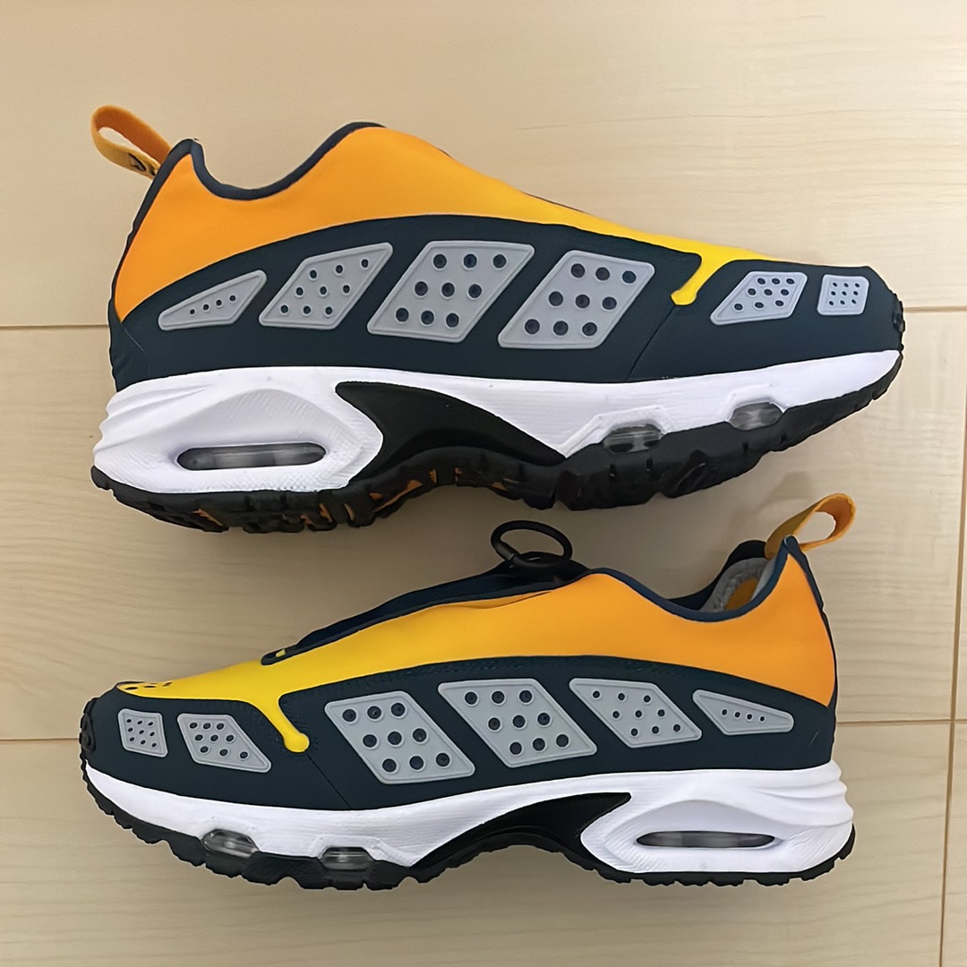 ナイキ ウィメンズ エアマックスサンダー "キャニオンゴールド アンド ディープオーシャン"