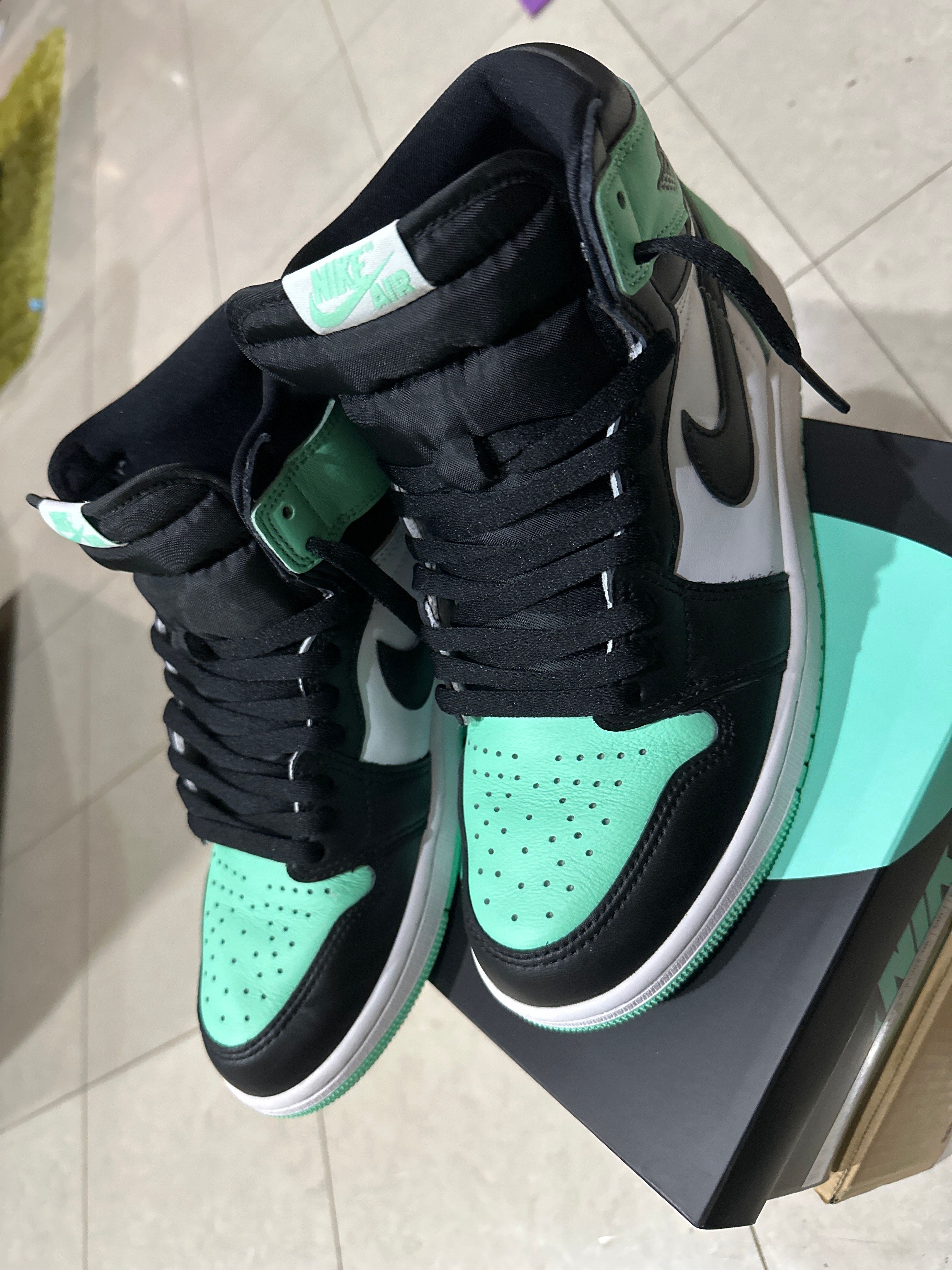 Nike Air Jordan 1 High OG "Green Glow"