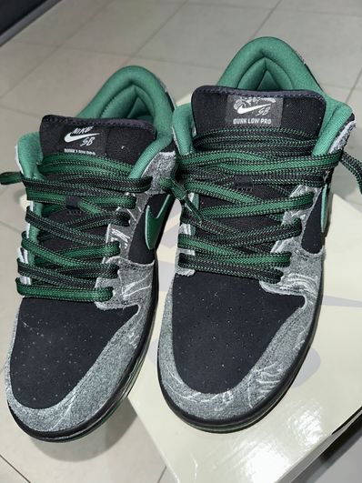 There Skateboards × Nike SB Dunk Low Pro "Anthracite and Gorge Green"