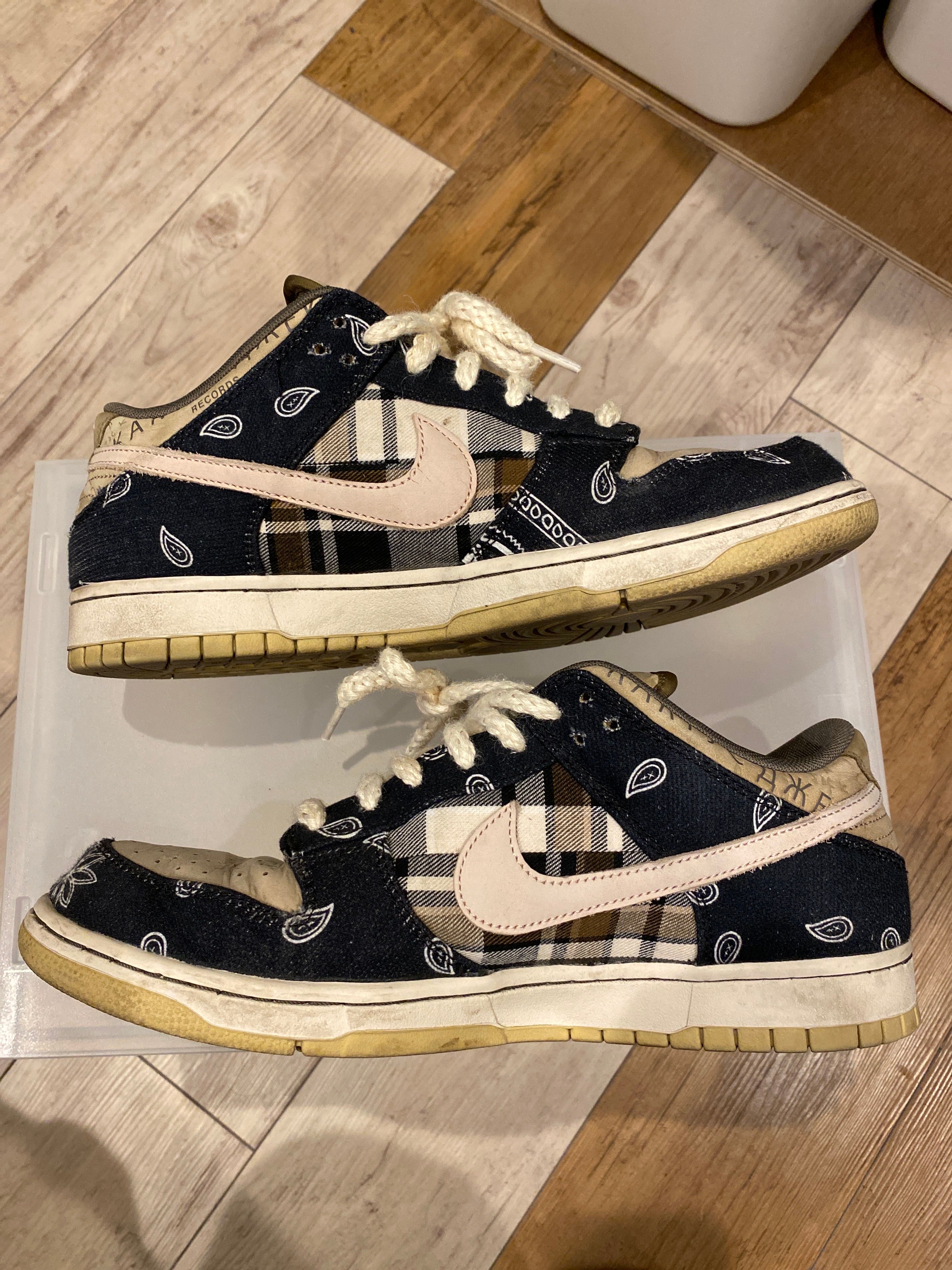Travis Scott × Nike SB Dunk Low "Black/Parachute Beige"