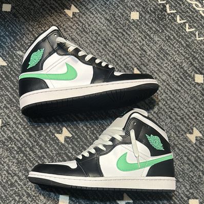 Nike Air Jordan 1 Mid "Green Glow"
