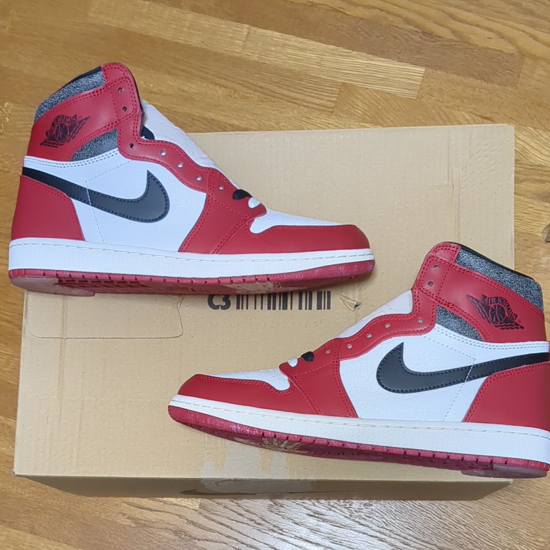 Nike Air Jordan 1 High OG "Lost & Found/Chicago"