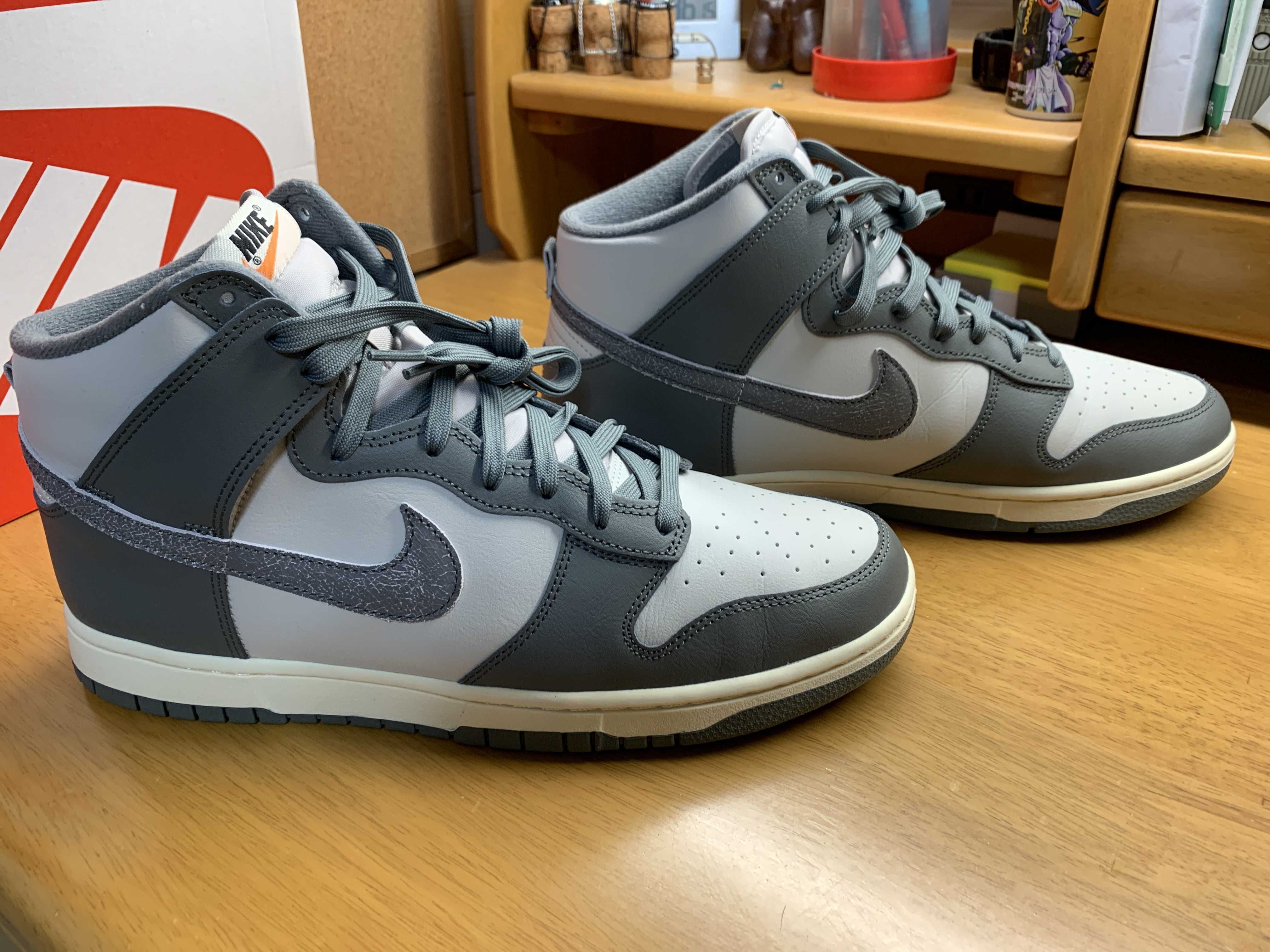 Nike Dunk High Retro SE Vintage "Light Bone and Tumbled Grey"