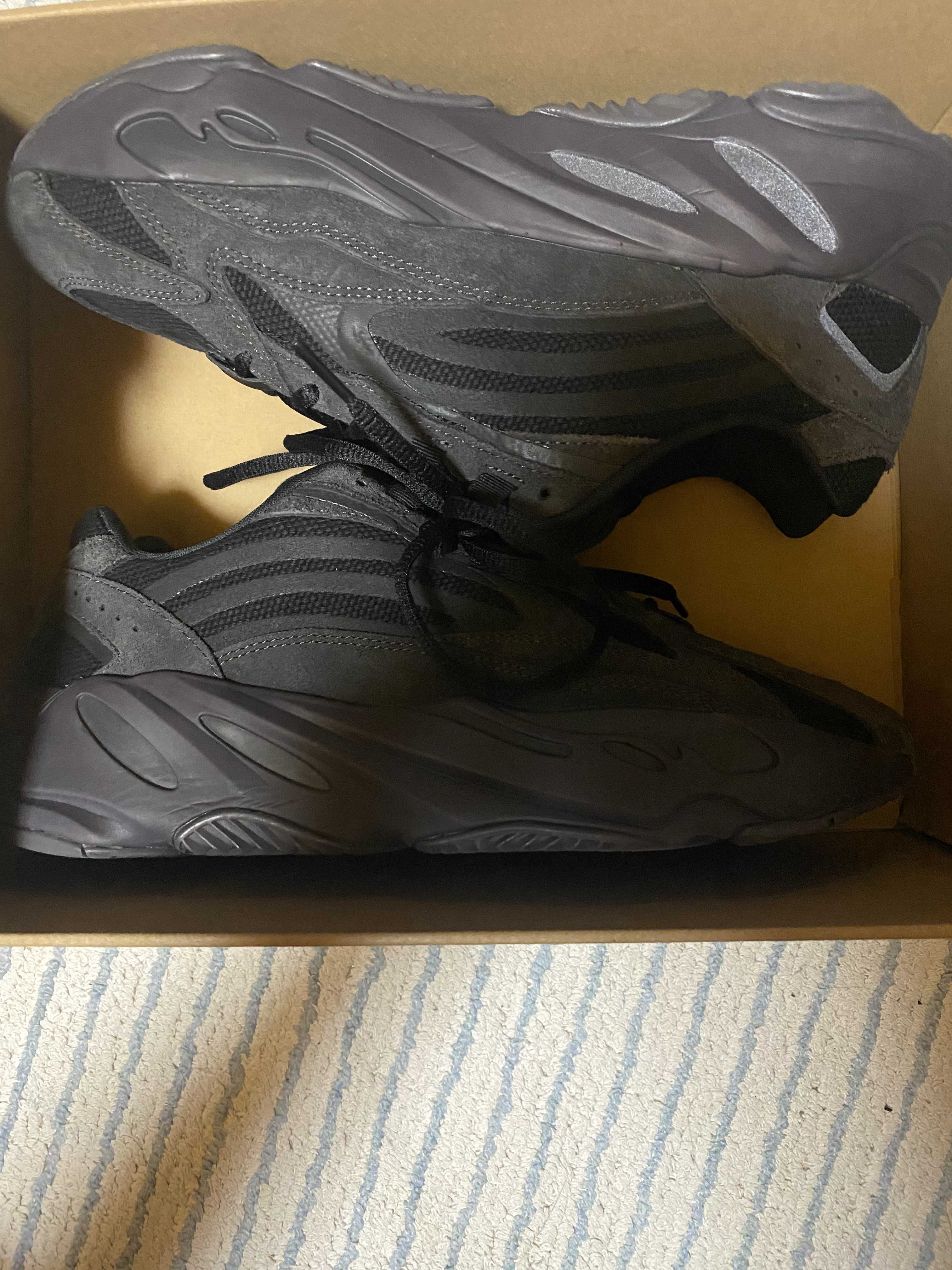 adidas YEEZY BOOST 700 V2 "Vanta"