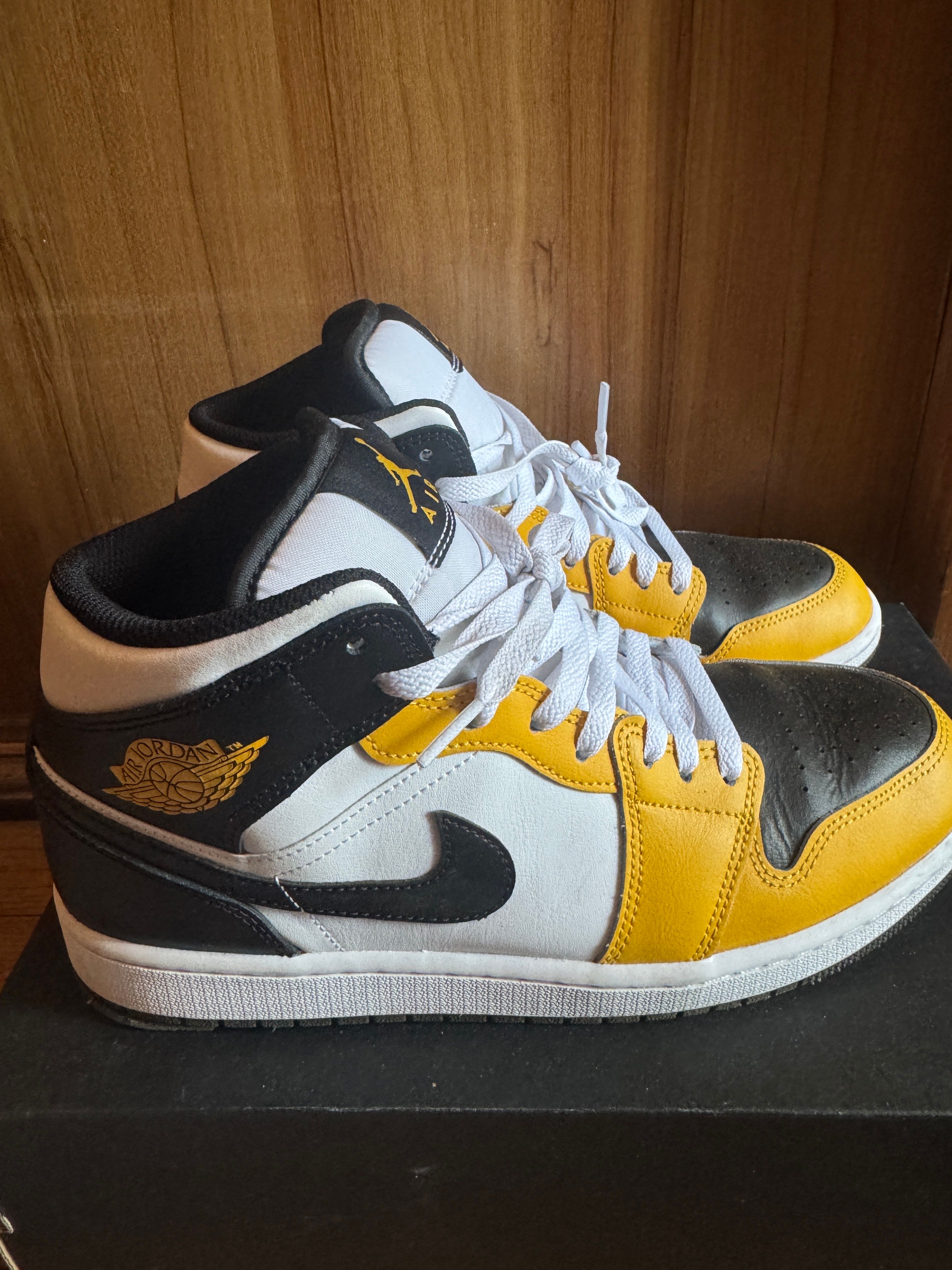 Nike Air Jordan 1 Mid "Yellow Ochre"
