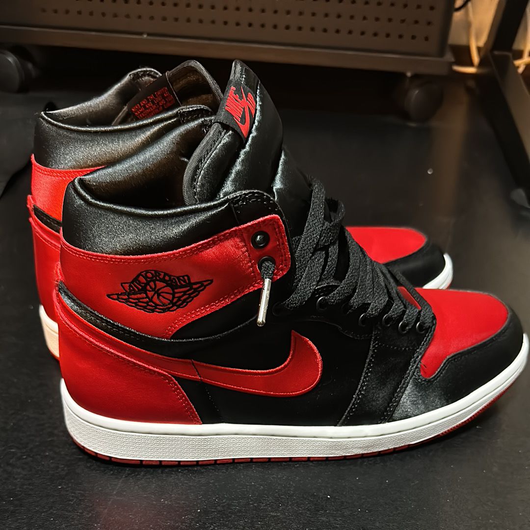 Nike Women's Air Jordan 1 Retro High OG "Satin Bred"