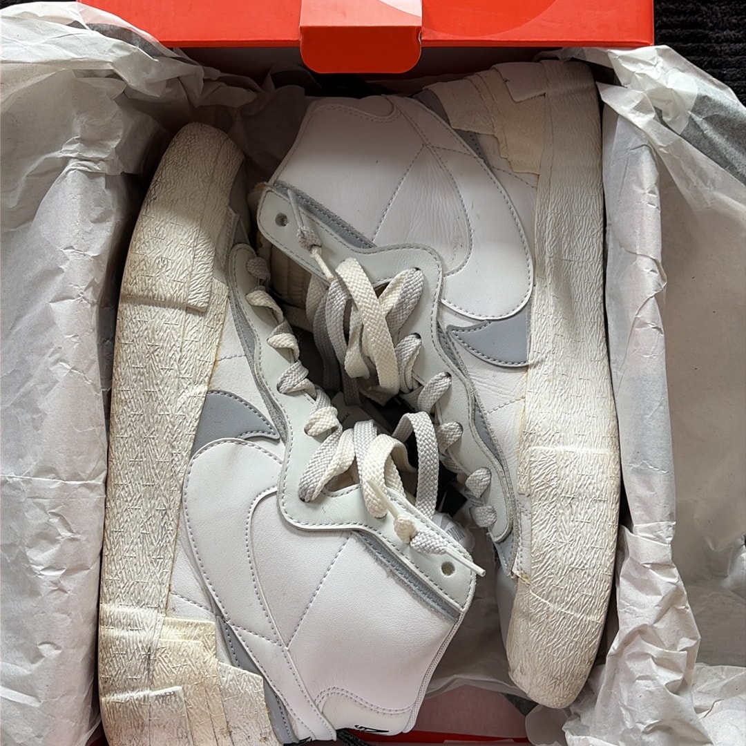 sacai × NIKE BLAZER MID "WHITE/WOLF GREY"