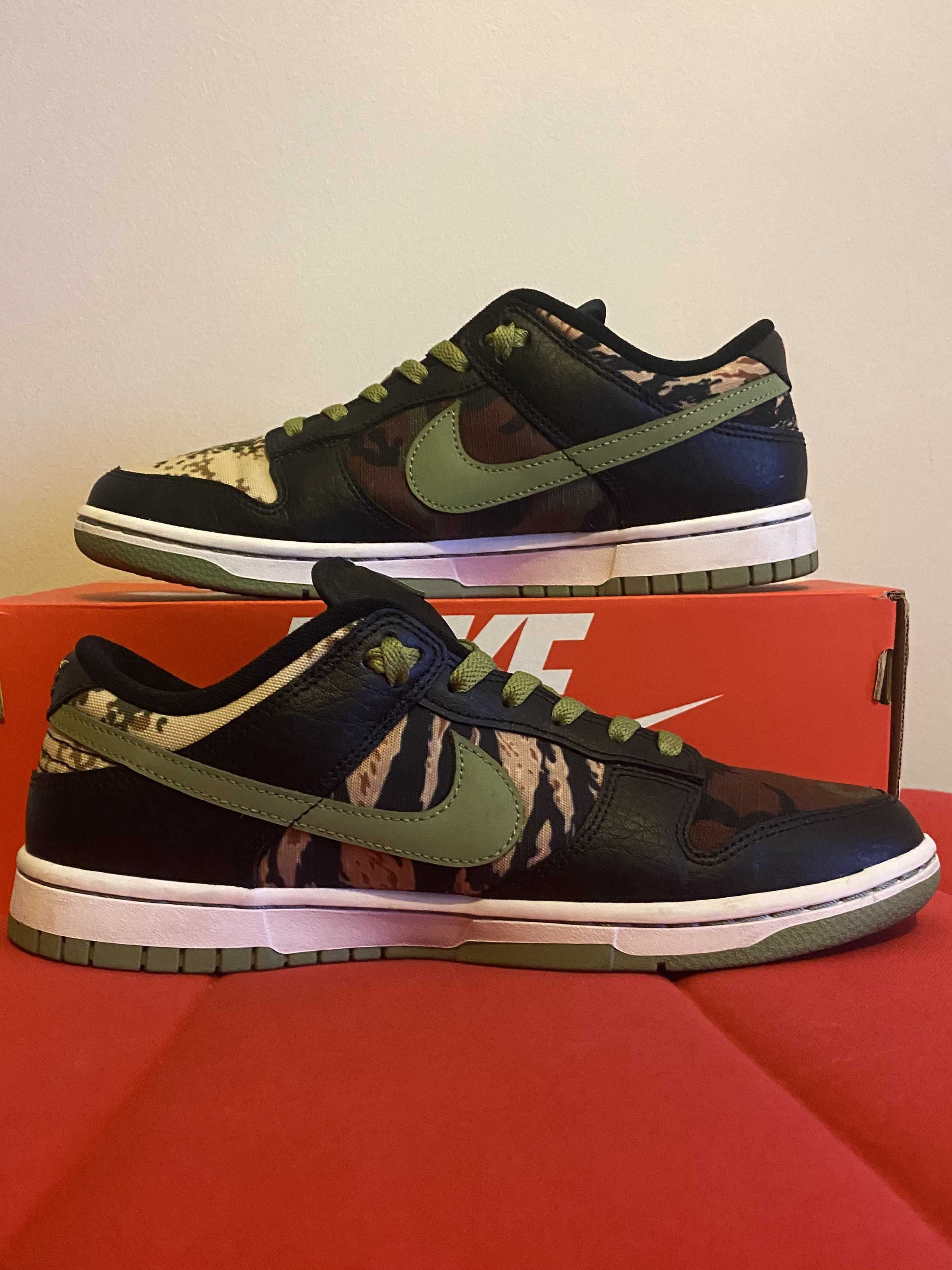 NIKE DUNK LOW SE "BLACK MULTI CAMO"