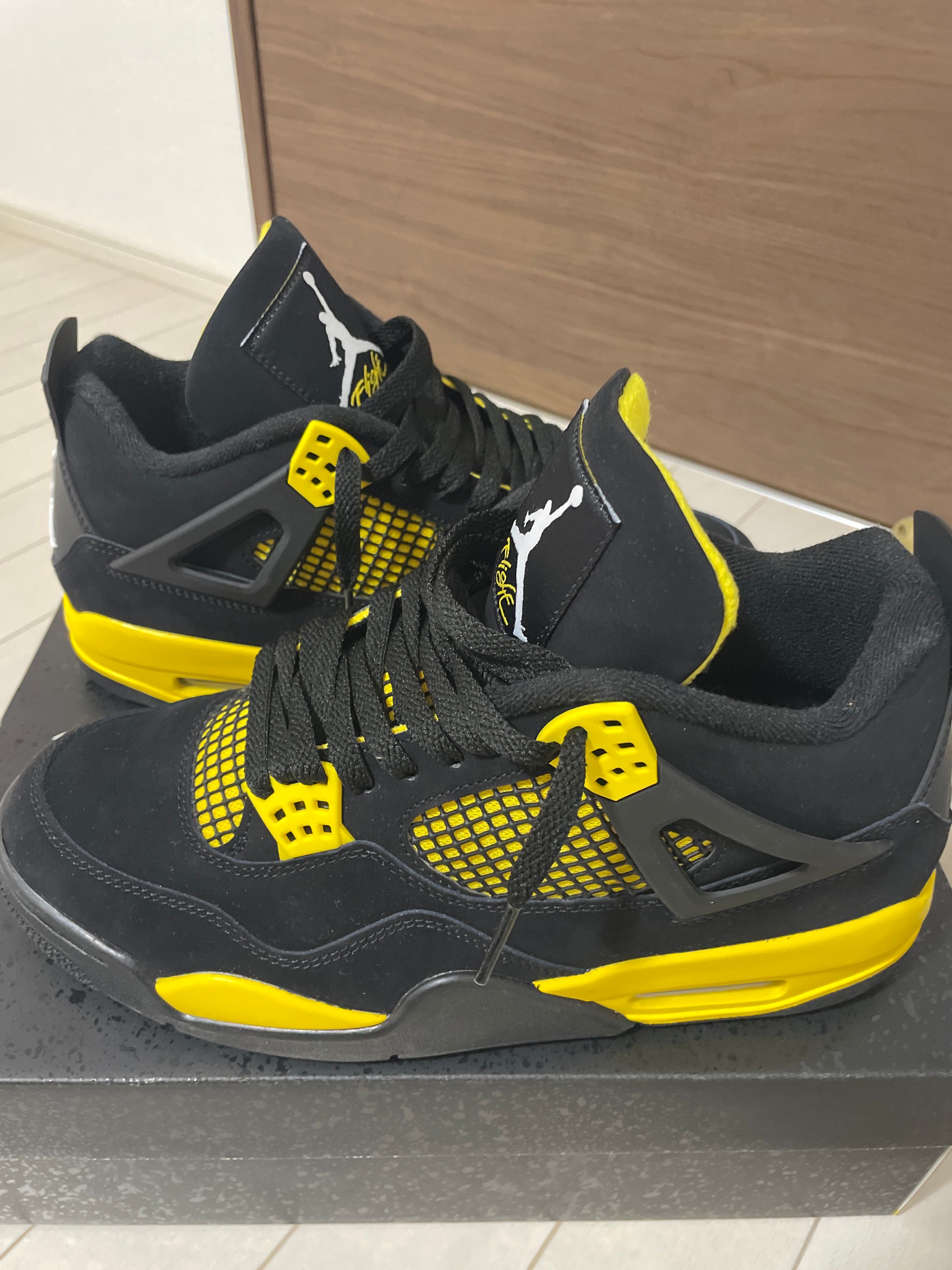 Nike Air Jordan 4 Retro "Thunder"(2023)