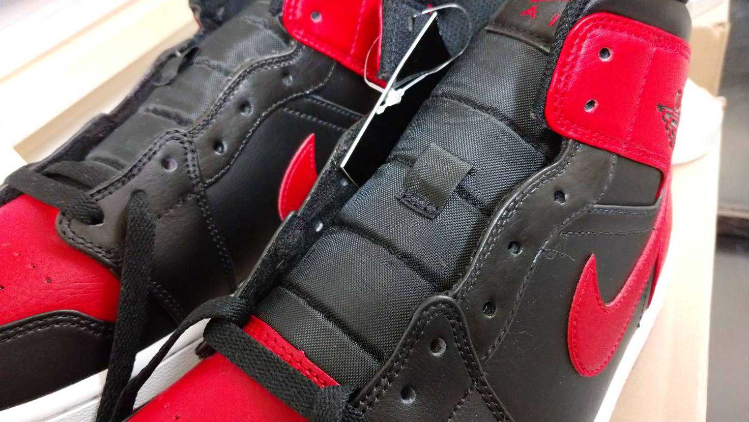 Nike Air Jordan 1 Mid "Bred"