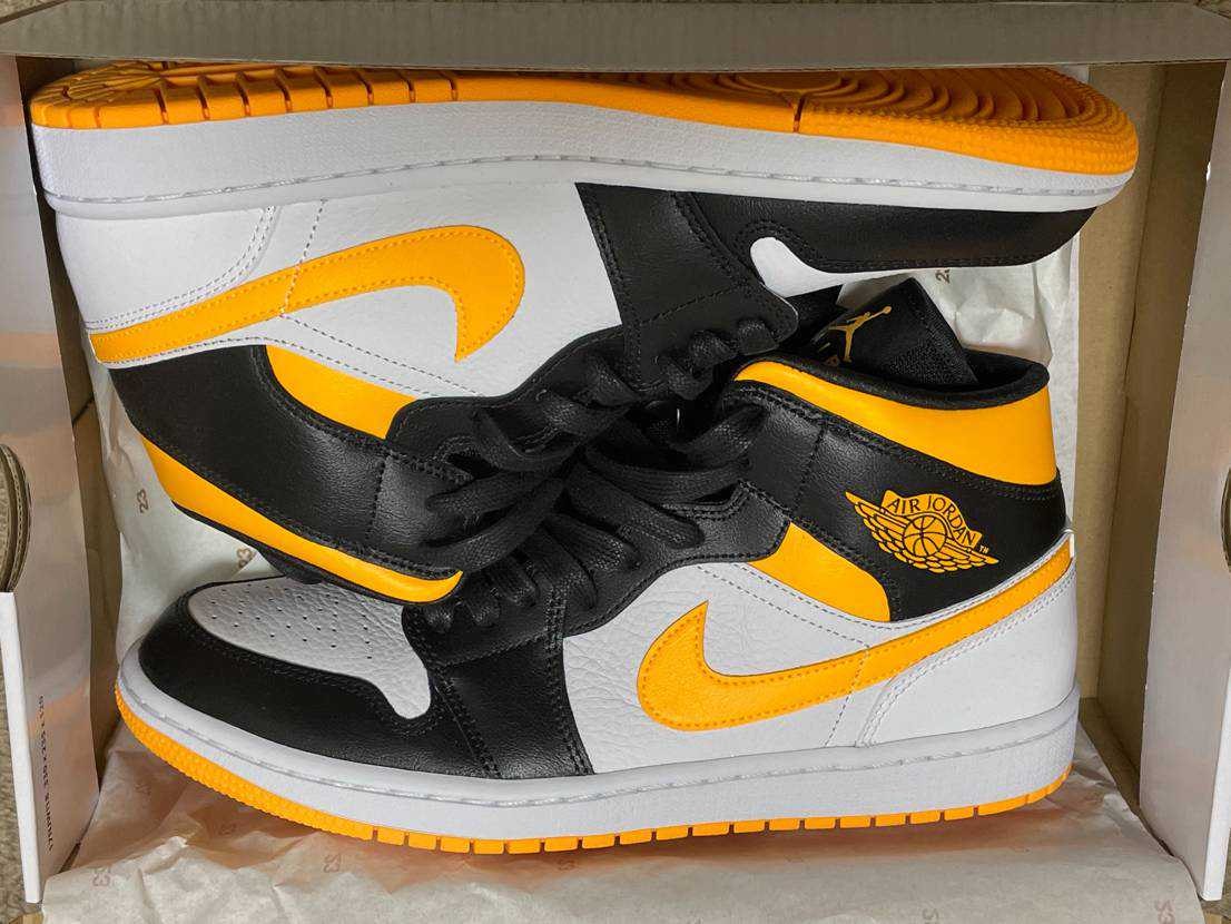 Nike Women's Air Jordan 1 Mid SE "Laser Orange Black"