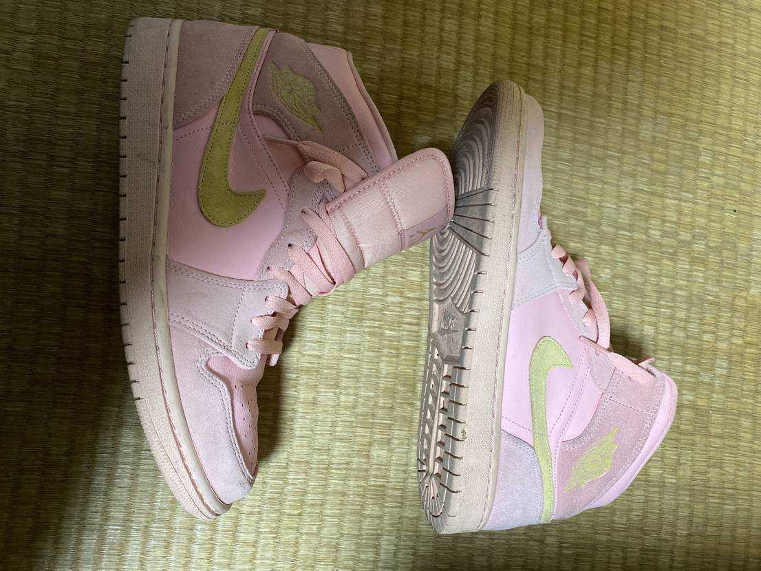 NIKE AIR JORDAN 1 MID "CORAL/GOLD"