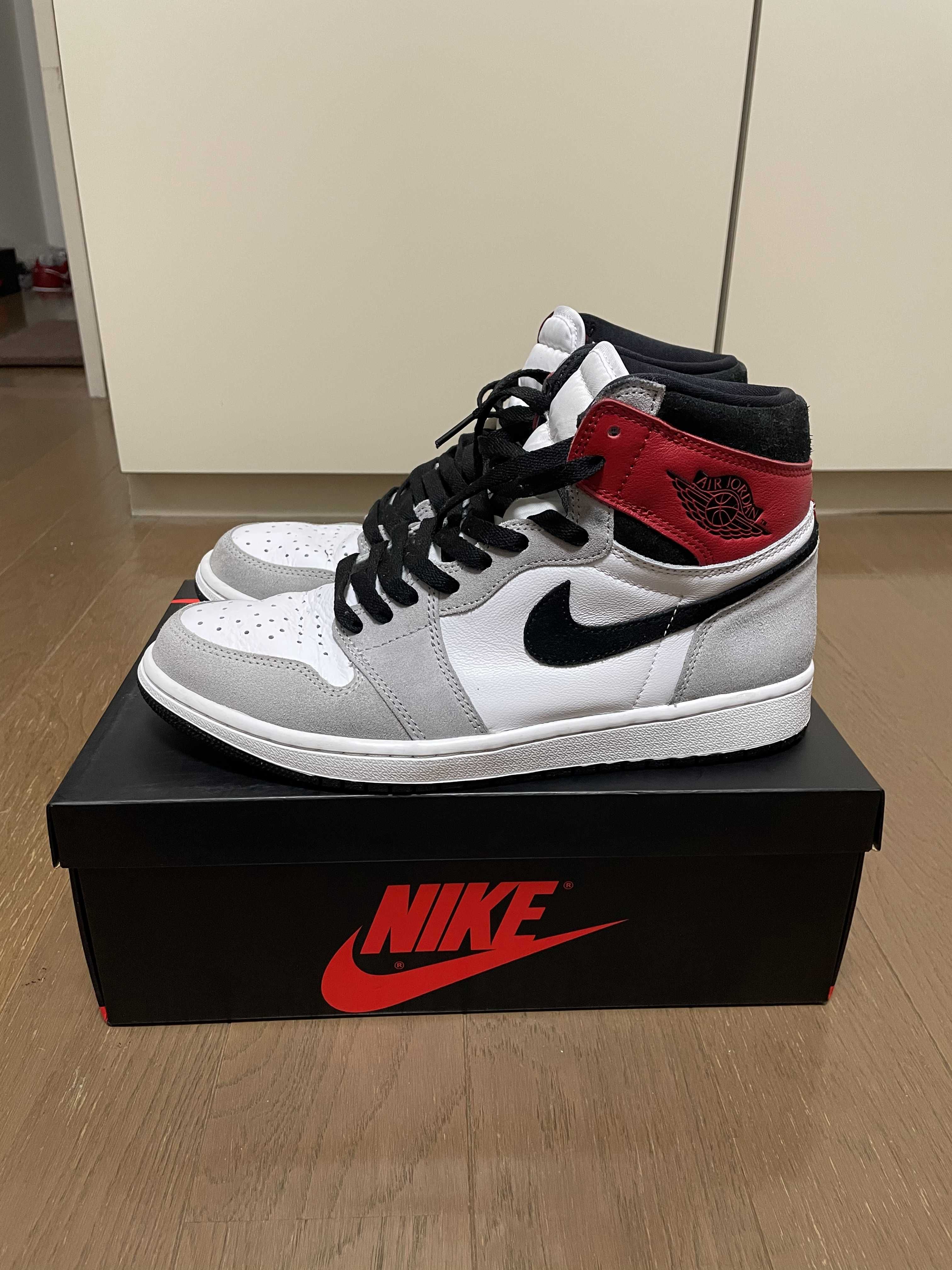 Nike Air Jordan 1 High OG "White/Black/Light Smoke Grey"