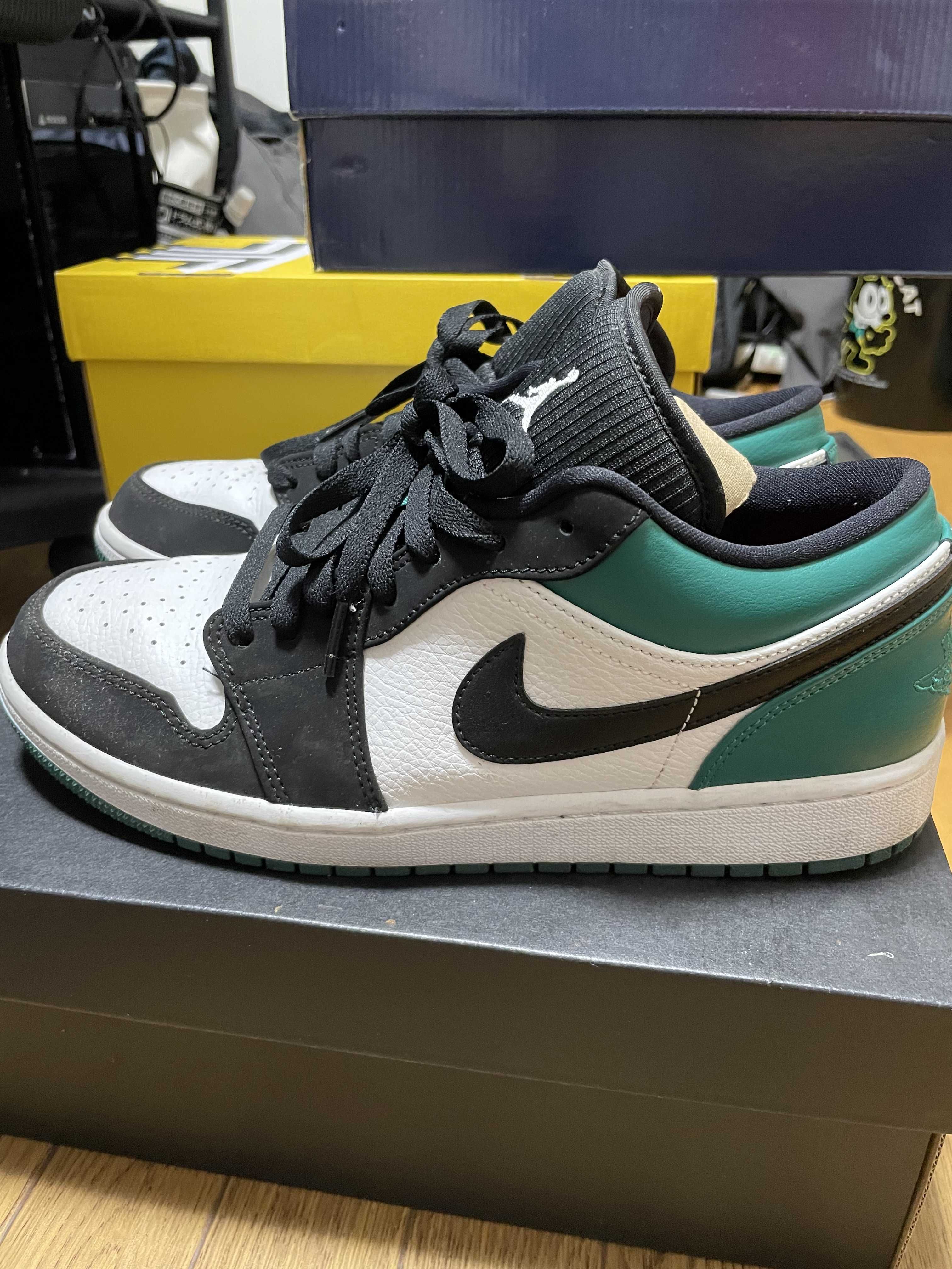 Nike Air Jordan 1 Low "White Black Mystic Green"