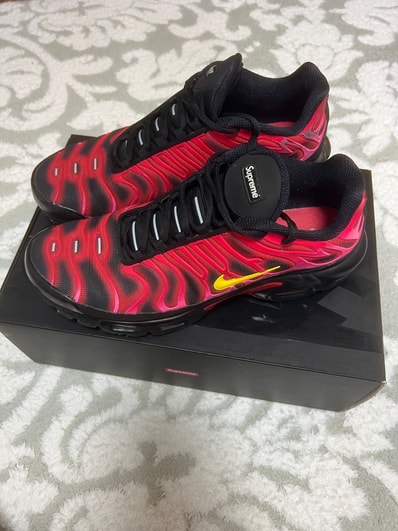 Supreme × Nike Air Max Plus "Hyper Grape"