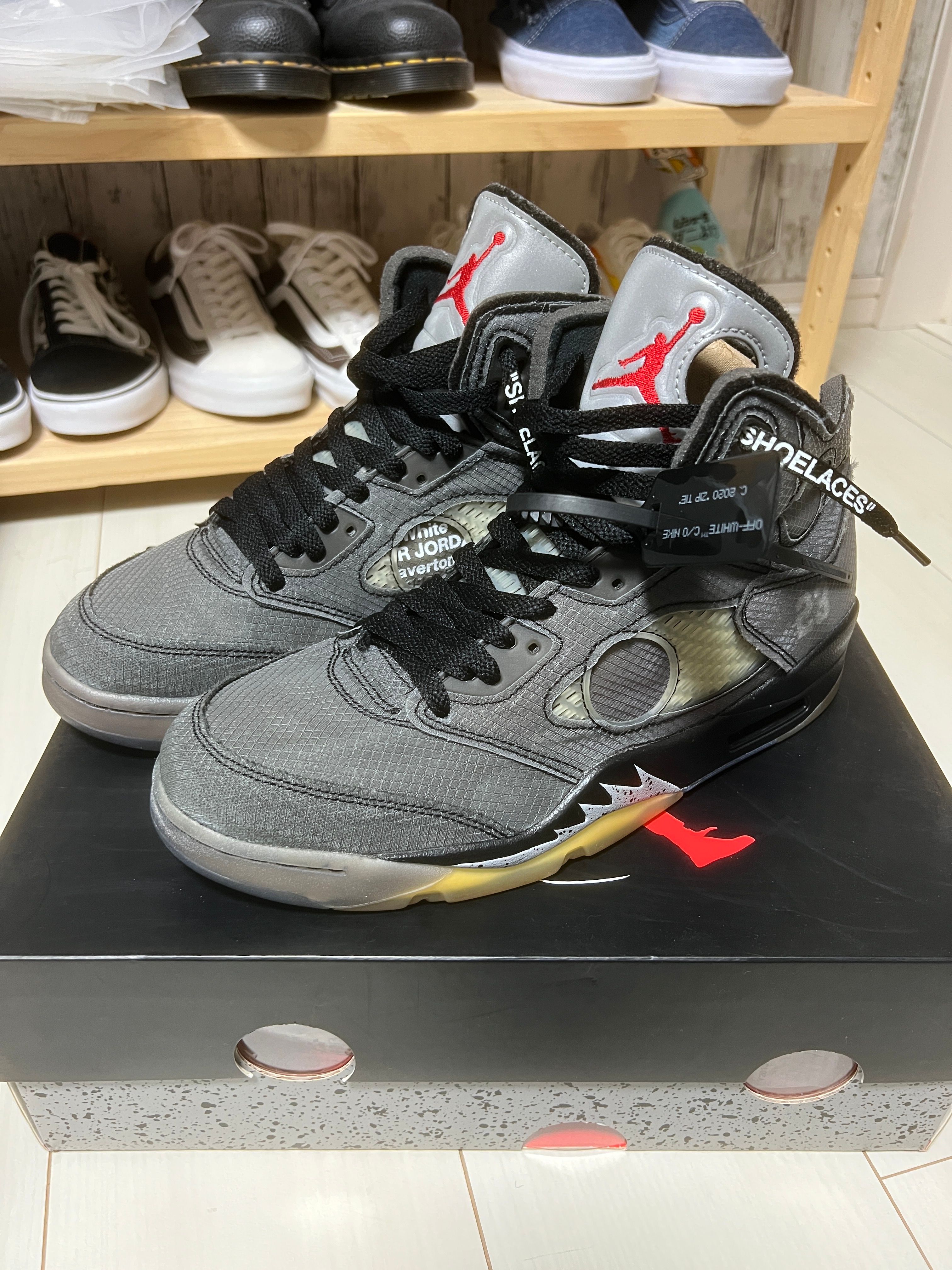 Off-White × Nike Air Jordan 5 "Black/Muslin/Fire Red"