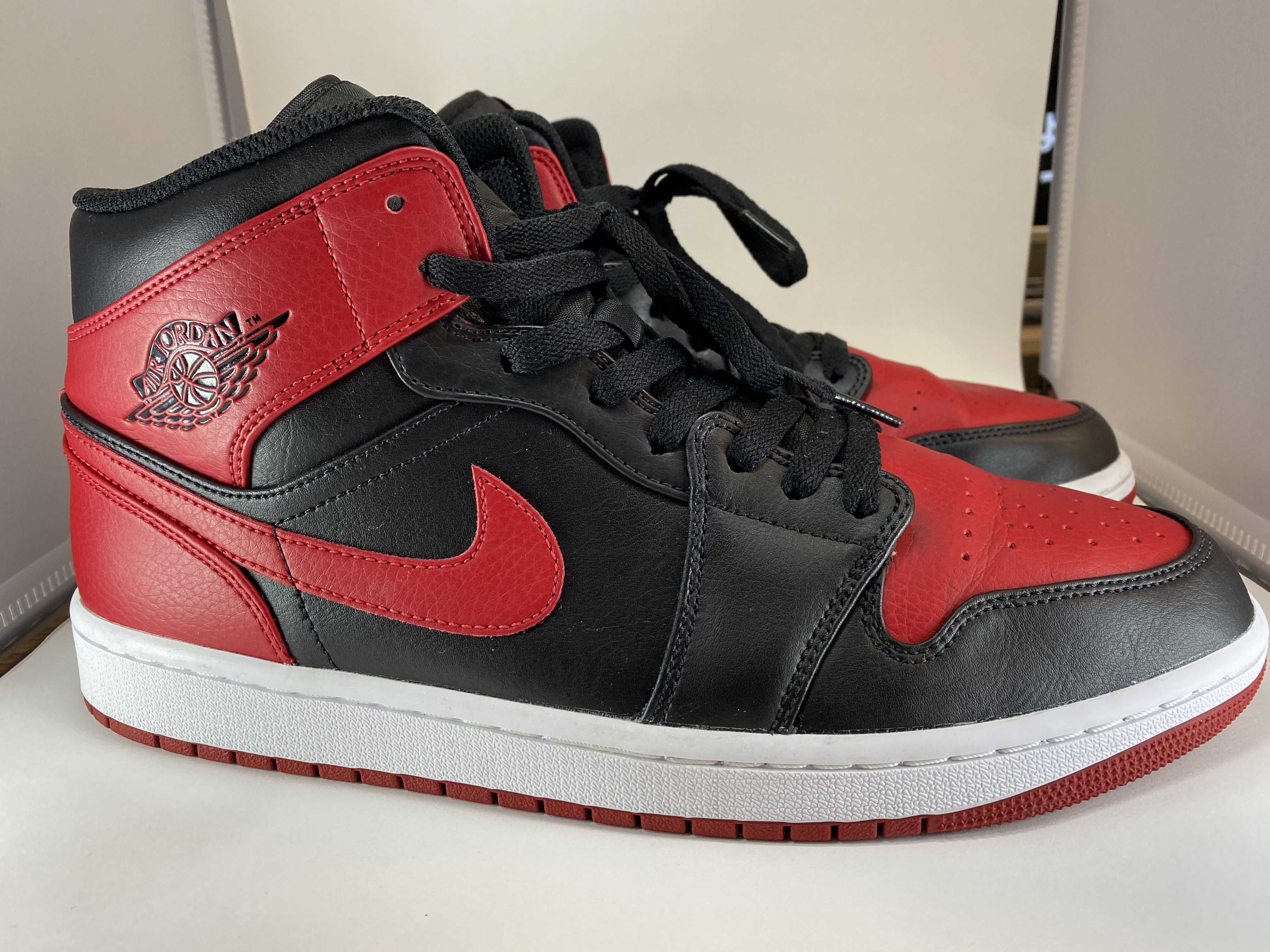 Nike Air Jordan 1 Mid "Bred"