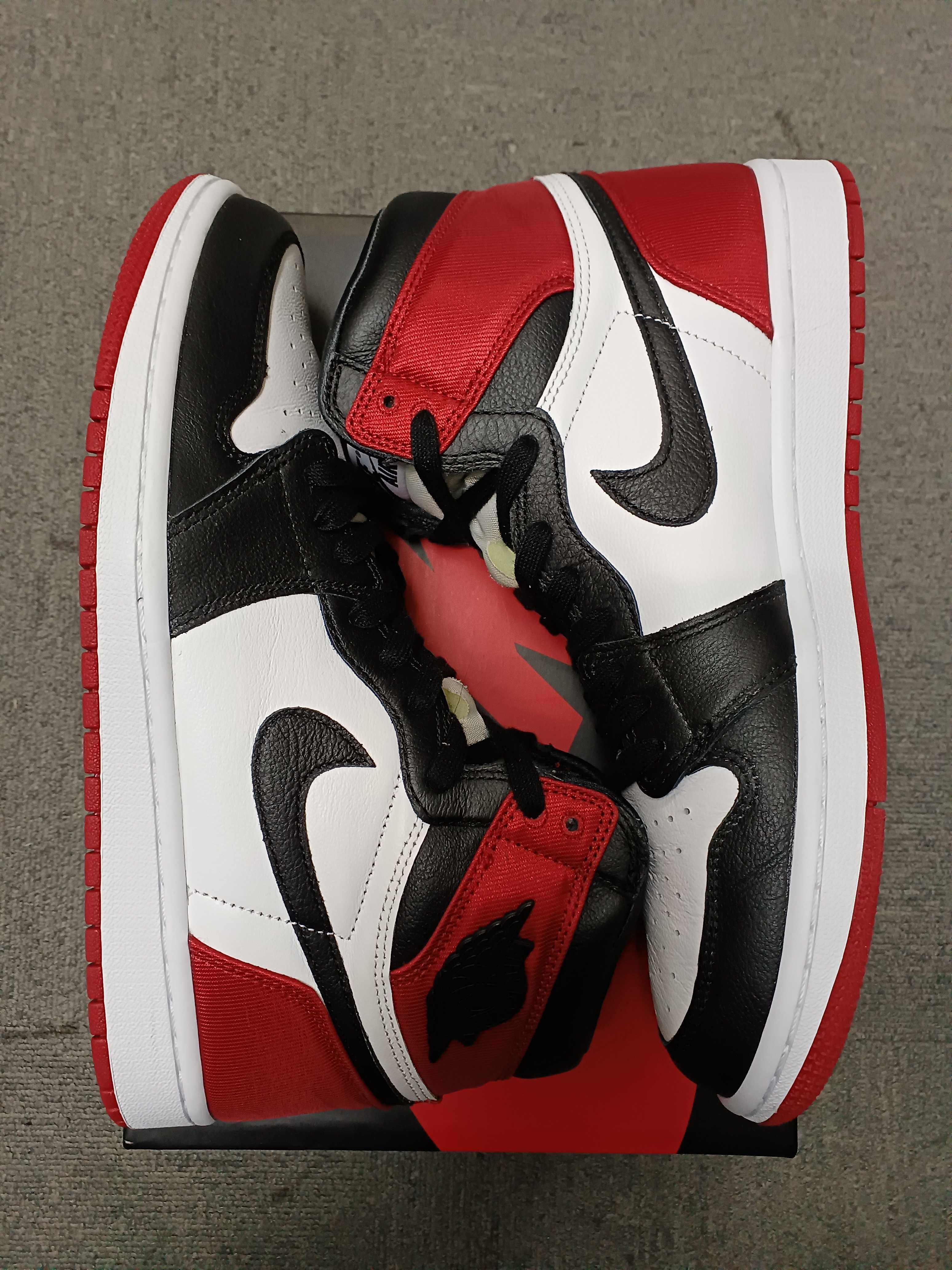 Nike Women's Air Jordan 1 Retro High "Satin Black Toe"