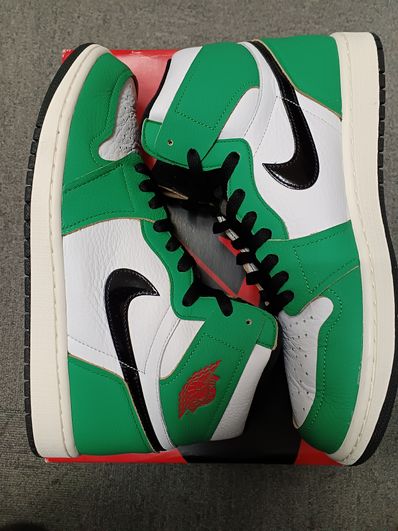 Nike Women's Air Jordan 1 High OG "Lucky Green/White-Sail-Black"