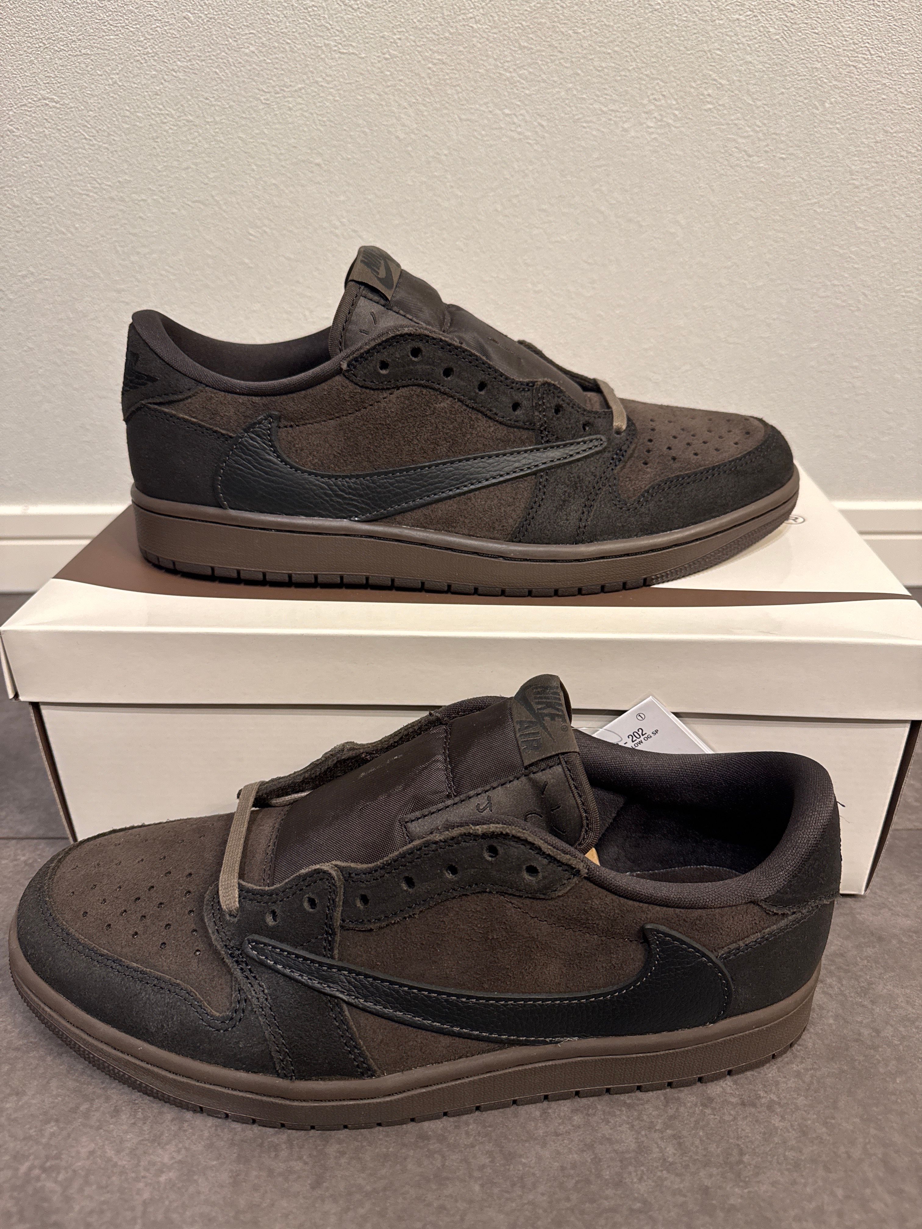 Travis Scott × Nike Air Jordan 1 Low OG SP "Velvet Brown and Dark Mocha"
