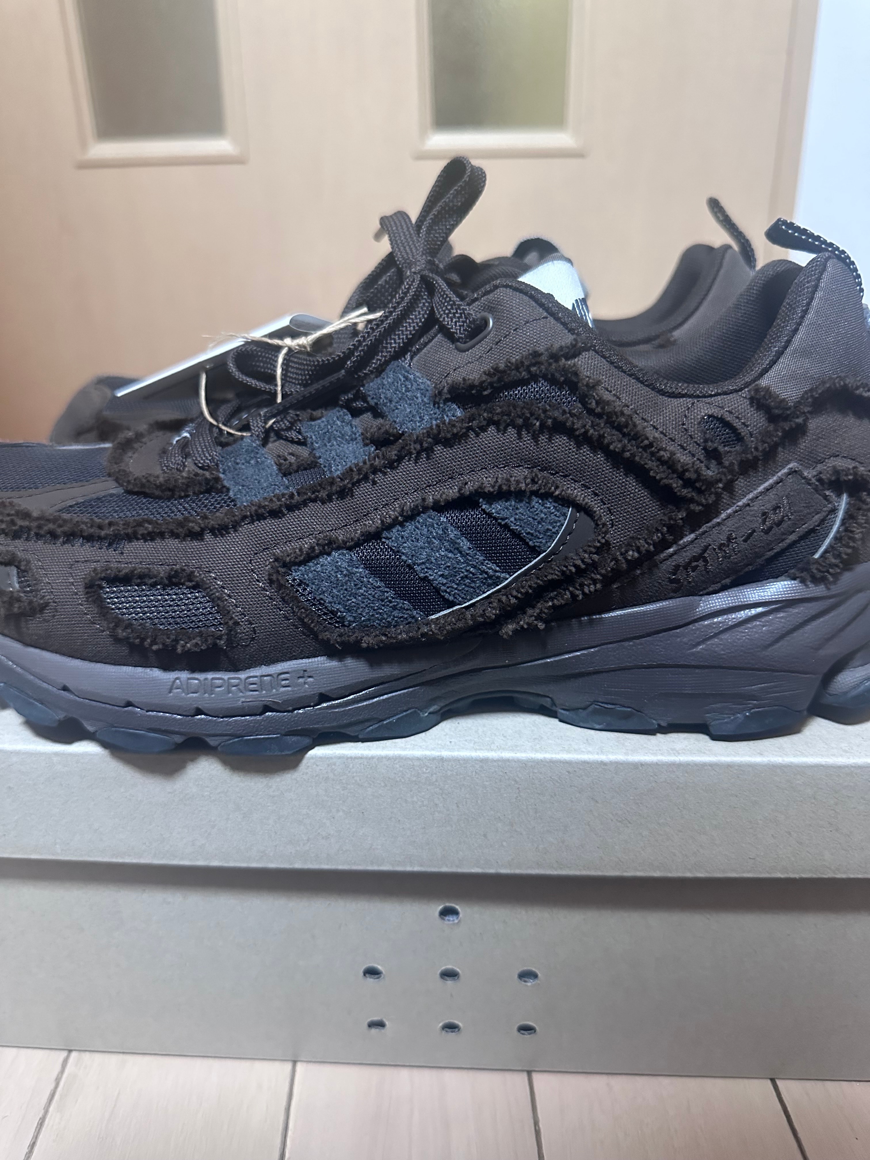 ソングフォーザミュート × アディダス シャドウターフ "ダークブラウン/ナイトブラウン/ブラウン"