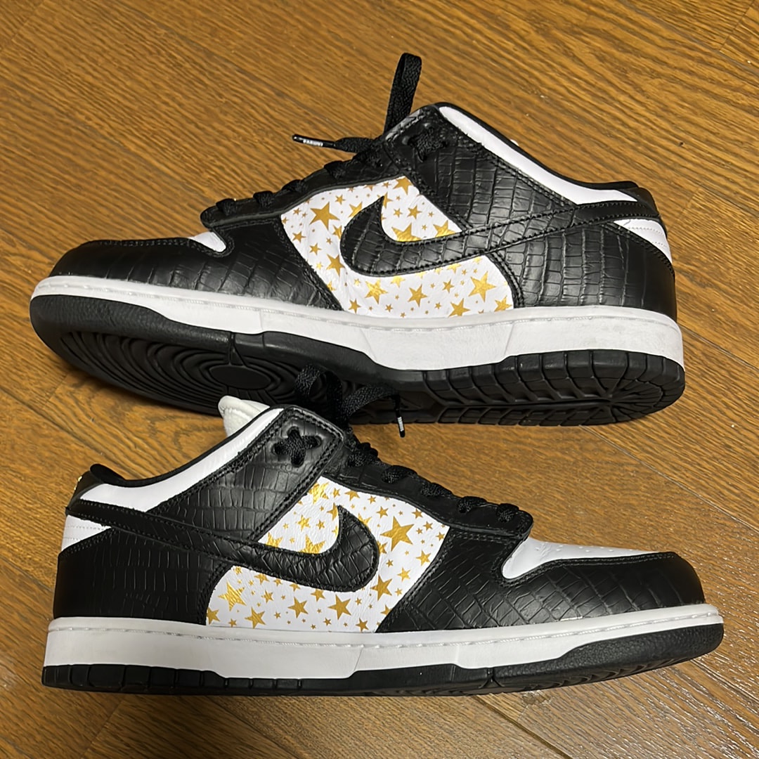 Supreme × Nike SB Dunk Low OG QS Gold Stars "White/Black"