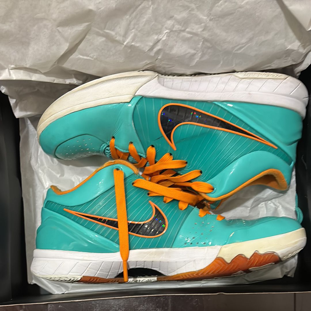 UNDEFEATED × Nike Kobe 4 Protro "Hyper Jade"